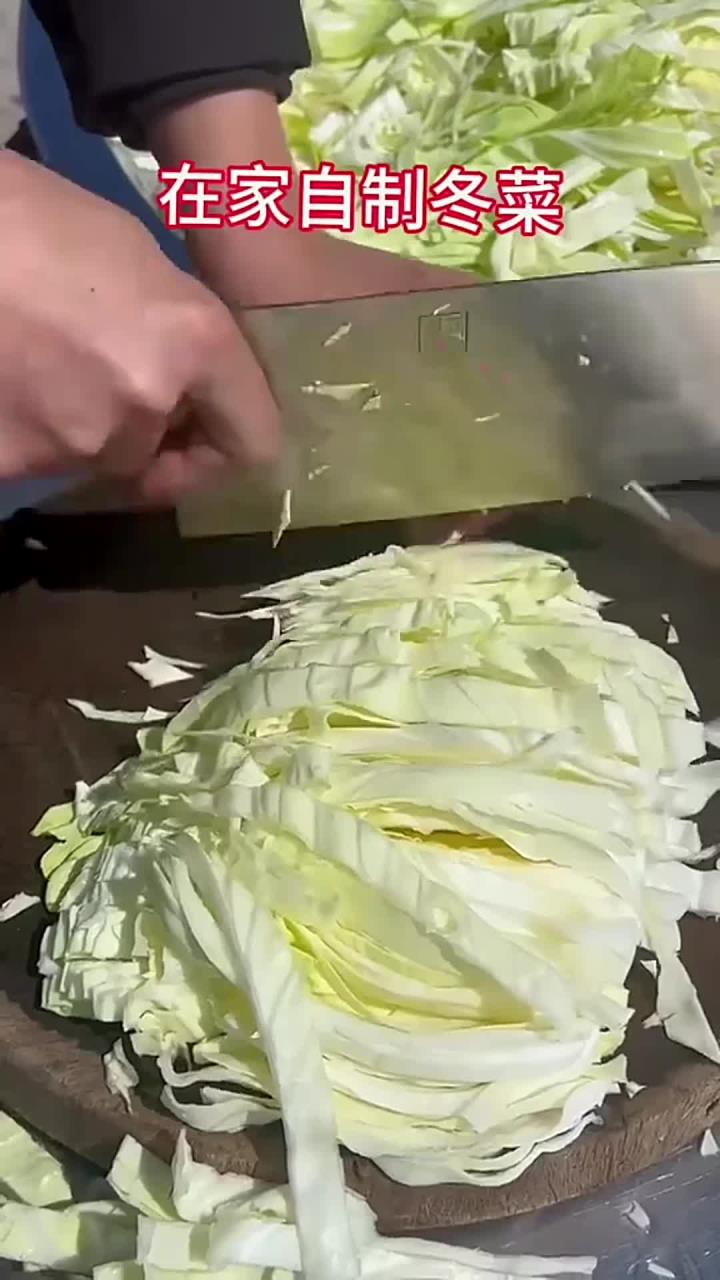 在我们广东吃不完的包菜，都会拿来做冬菜，做好后拿来炒着吃特别好吃