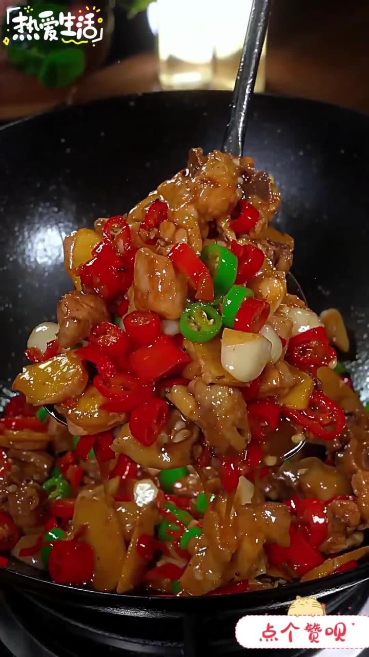 这样炒出来的鸡肉特别香，做法也比较简单