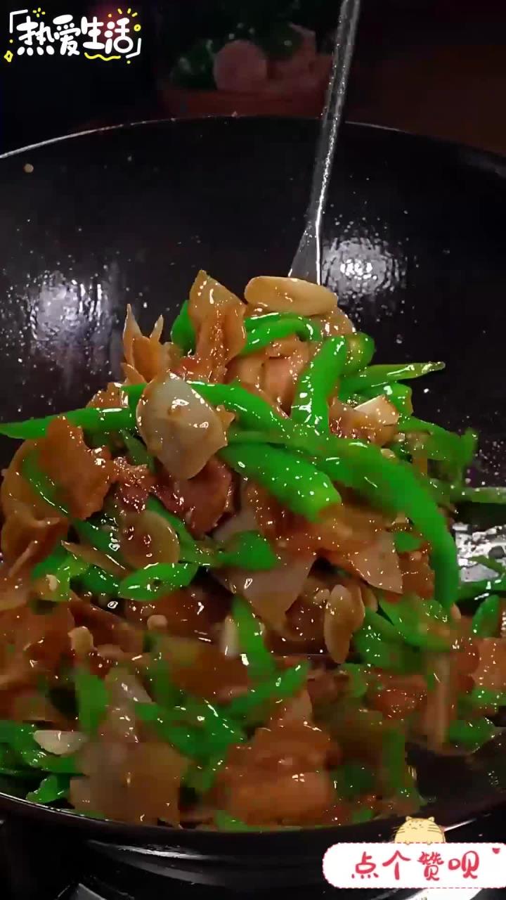 在我们有家湘菜馆,这道辣椒炒肉可是桌桌必点,好吃的关键就是加入了这款白玉木耳