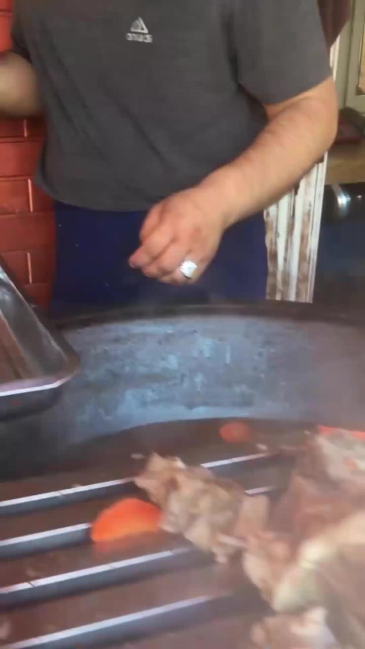 冬天来一碗羊肉胡萝卜汤,胃里暖暖的,二十块钱一碗,香!