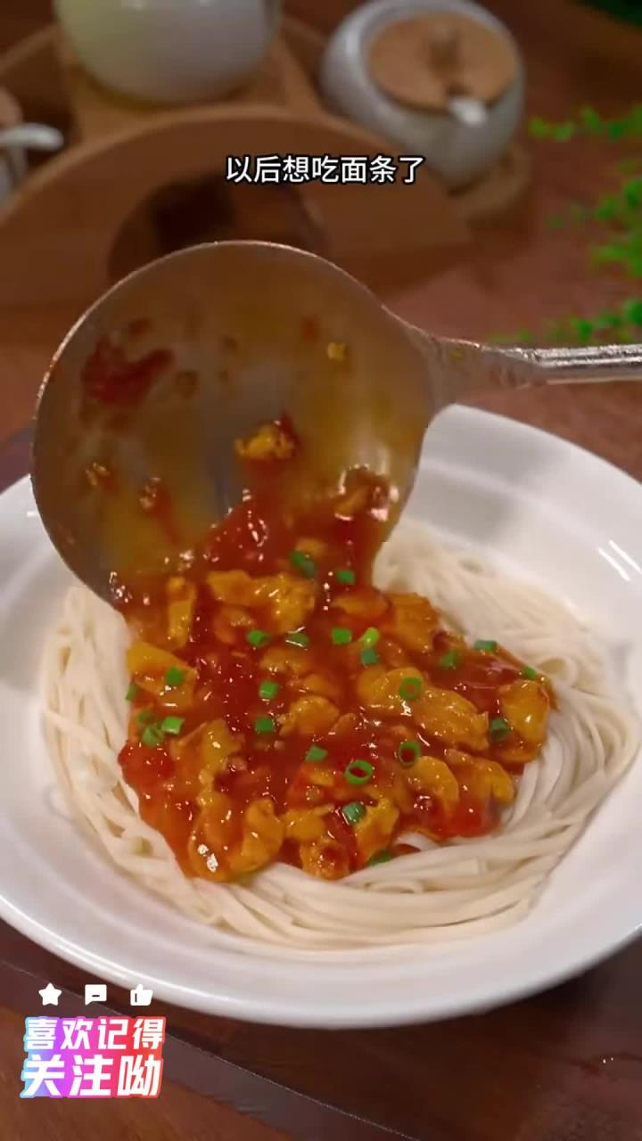 以后你要是想吃面条了就像我这样做一道西红柿鸡蛋面 做法简单全家都喜欢