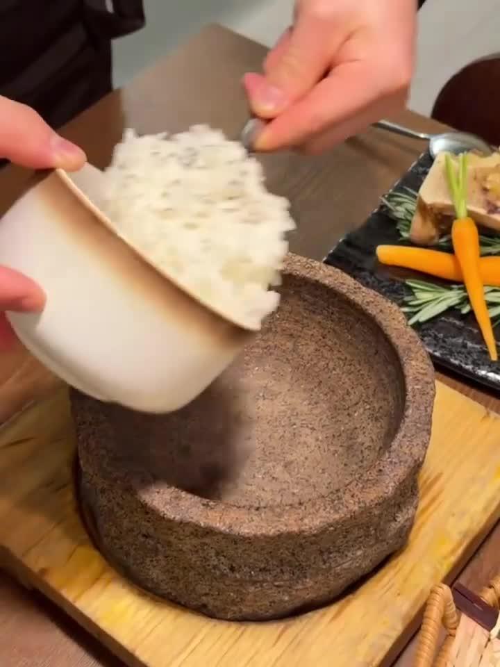 在杭州吃到最好吃的钵钵饭!