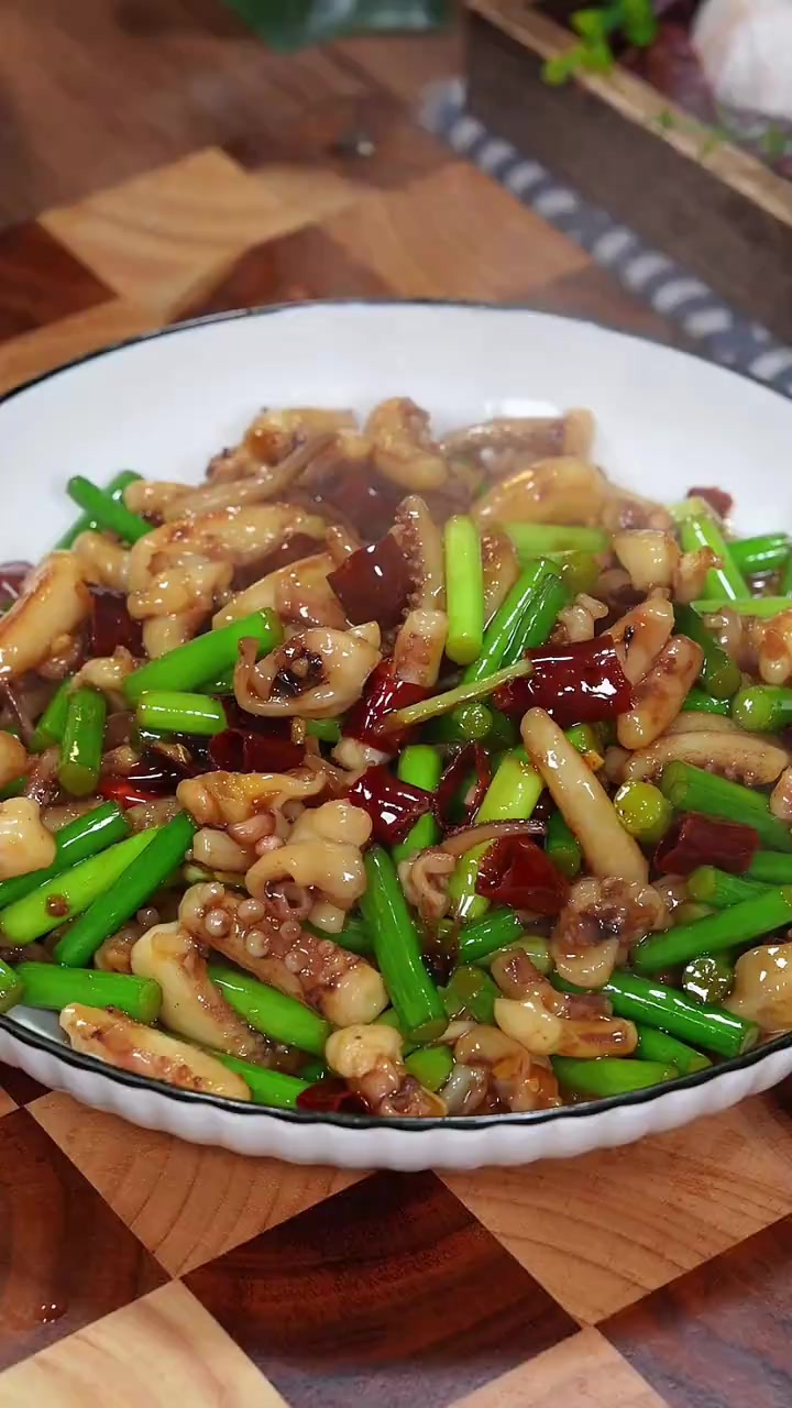 辣炒鱿鱼须 记住以后家里来客，你就像我这样做到香辣鱿鱼须，香