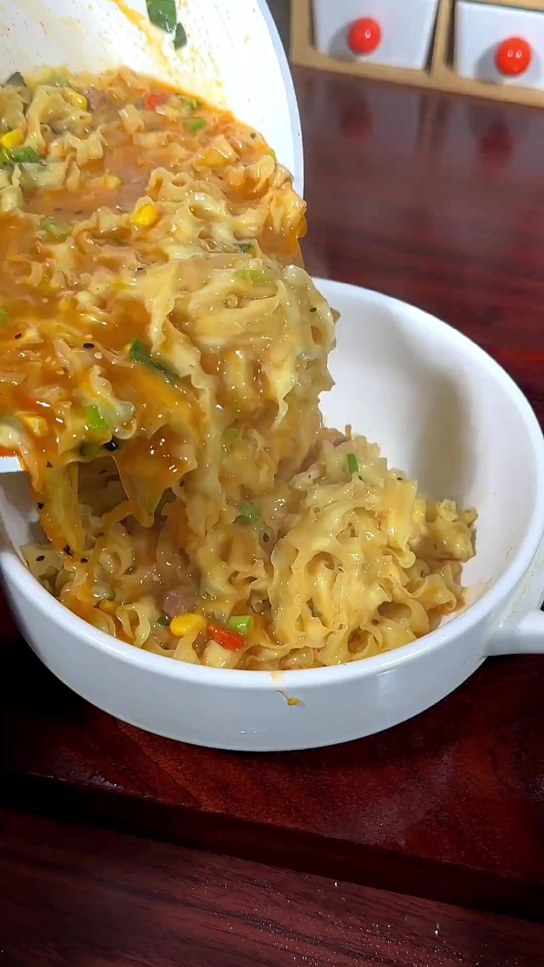 今麦郎新出的山西刀削面，真的太好吃了，面条顺滑，汤鲜浓郁，没