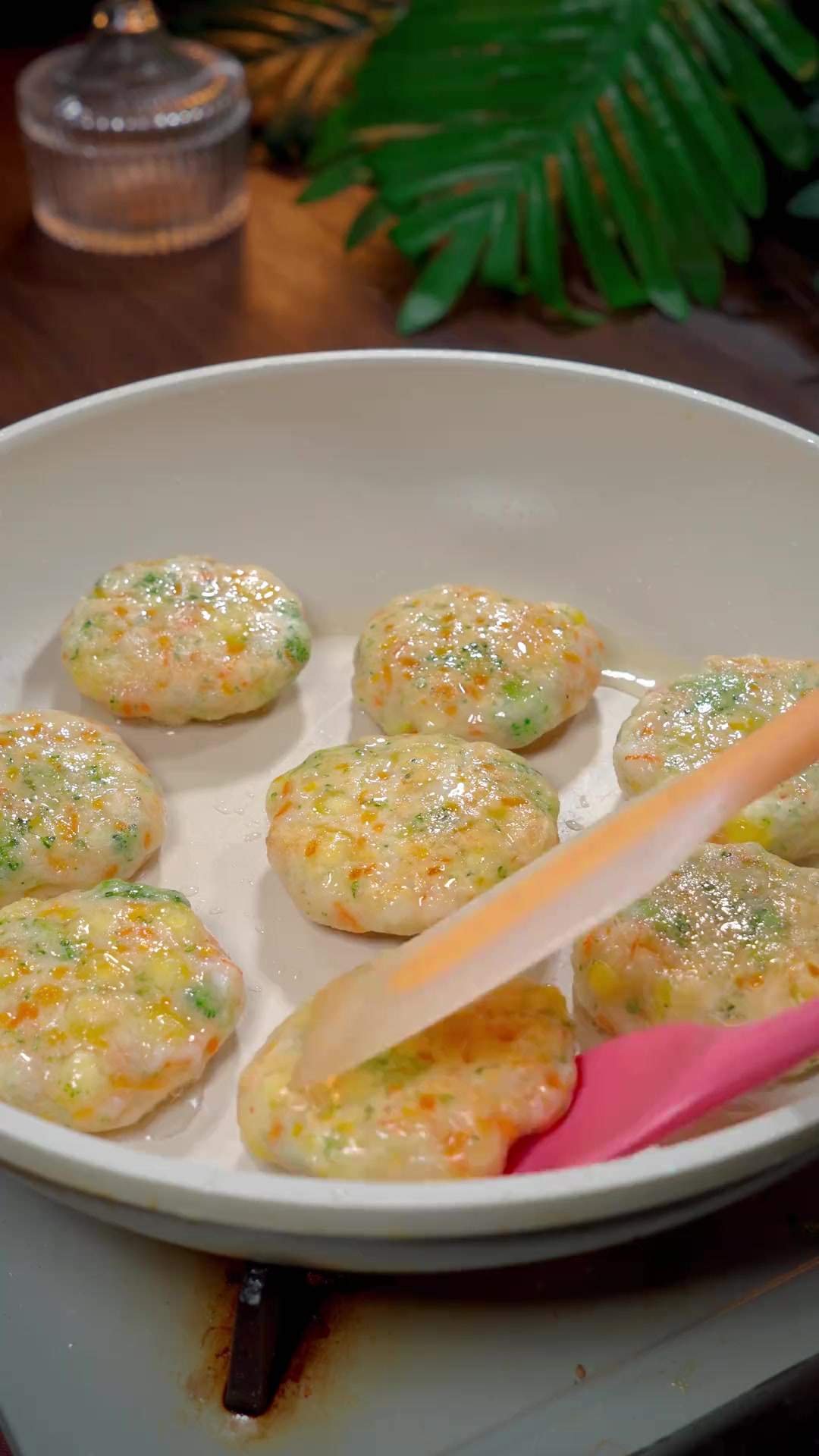 分享好吃的蔬菜鲜虾小饼,营养好吃,做法还简单,空闲了学着给孩