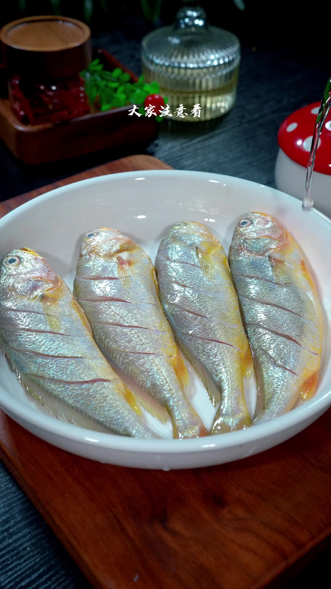 这样做的酱椒小黄鱼,鲜嫩辣爽好吃又下饭 以后黄鱼买回来不要总