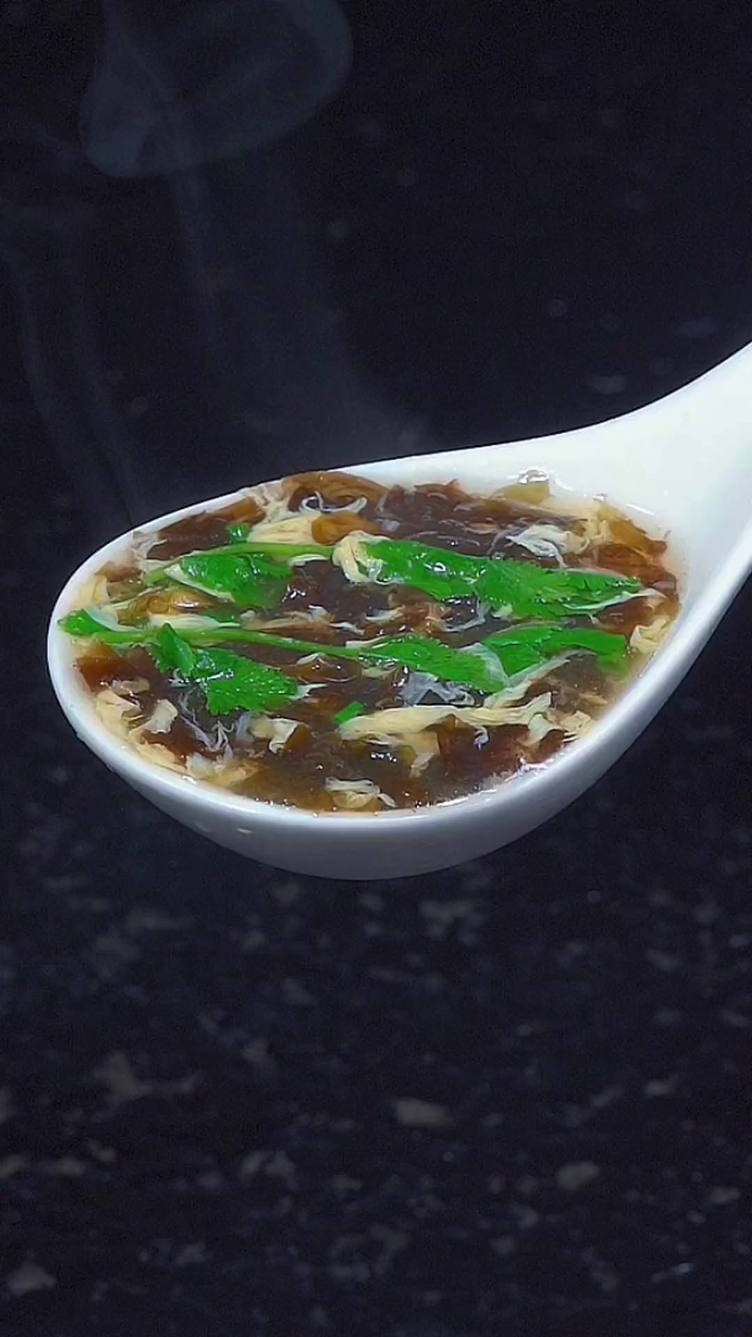 在家里做紫菜蛋花汤,你就像我这样做,跟外面饭店一个味儿