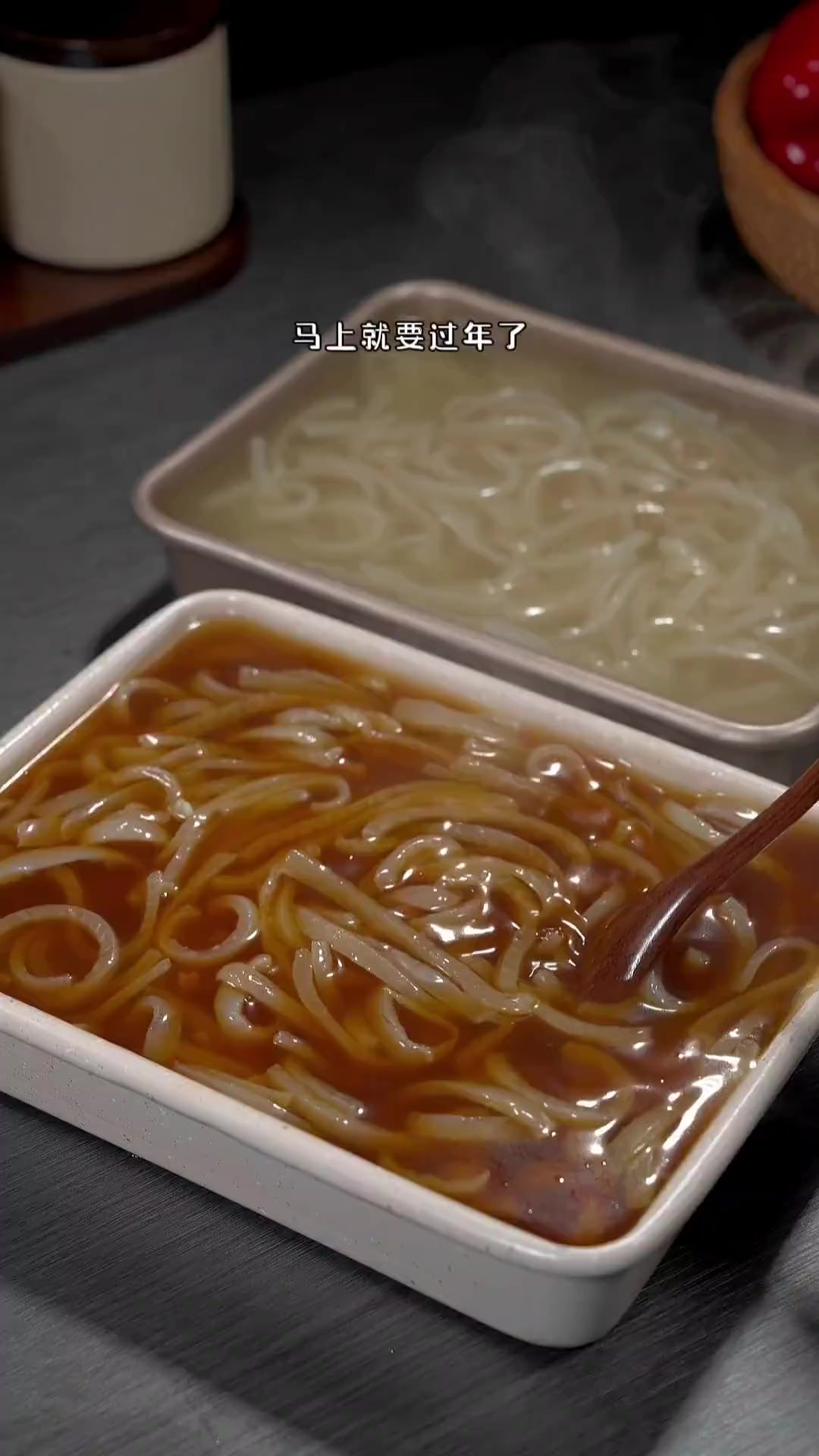 皮冻的熬制方法,晶莹剔透,Q弹好吃,过年拿来招待客人非常不错