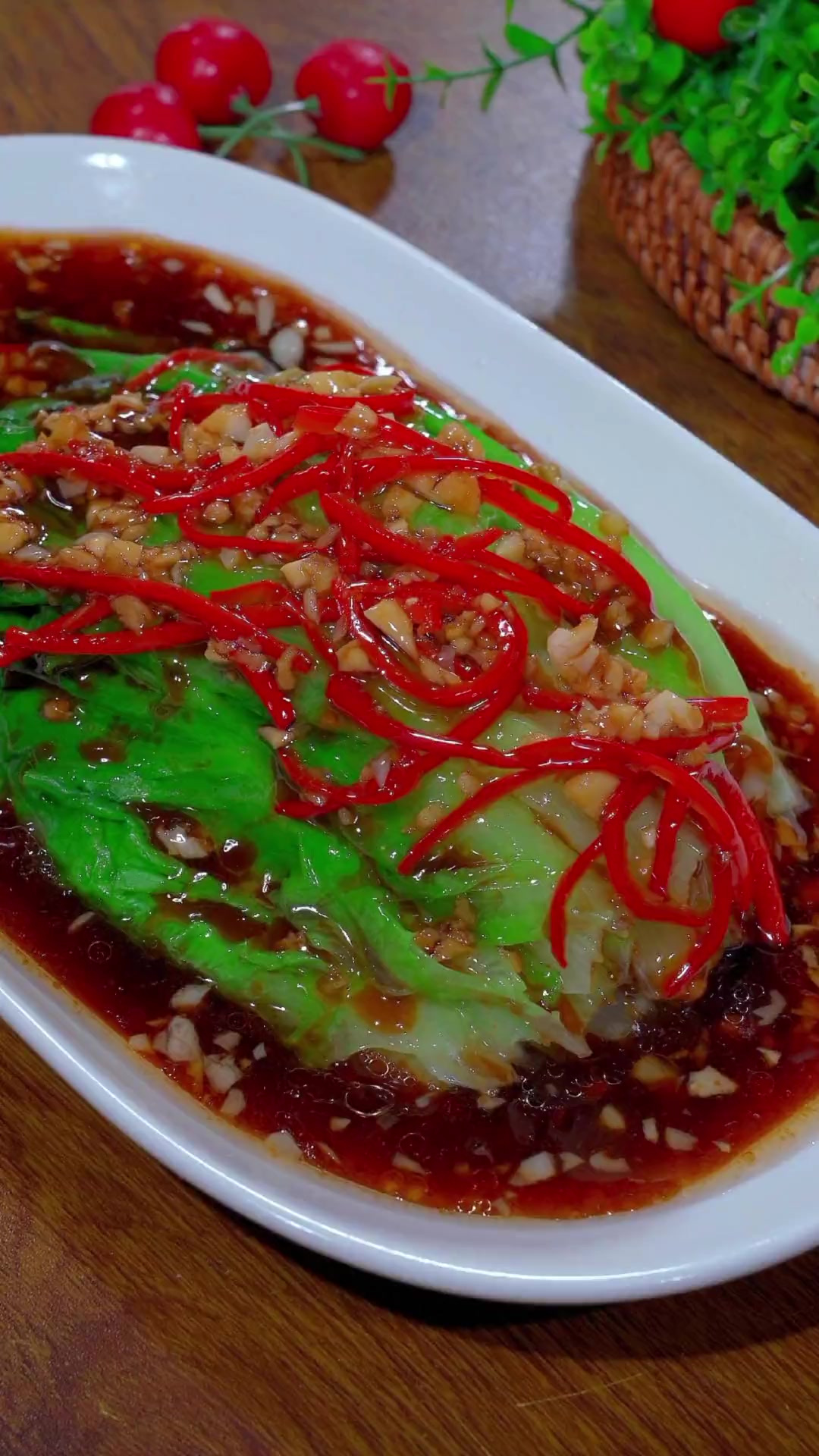 没想到生菜这样烫一下比大鱼大肉还要好吃,清脆爽口,全家都爱吃