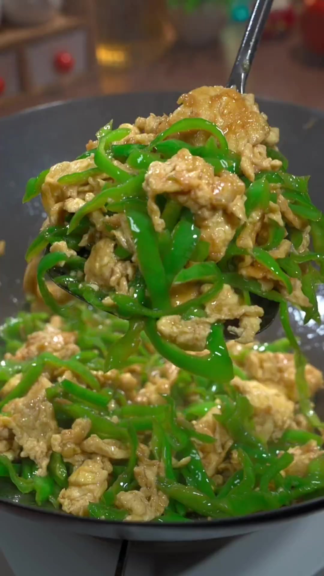 青椒炒鸡蛋,简单方便,好吃还下饭