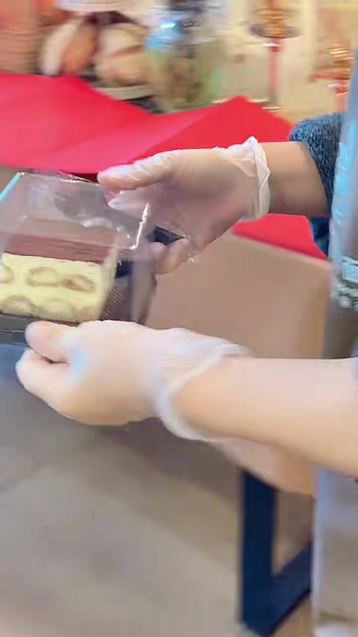 没想到面包店里卖提拉米苏这么受欢迎