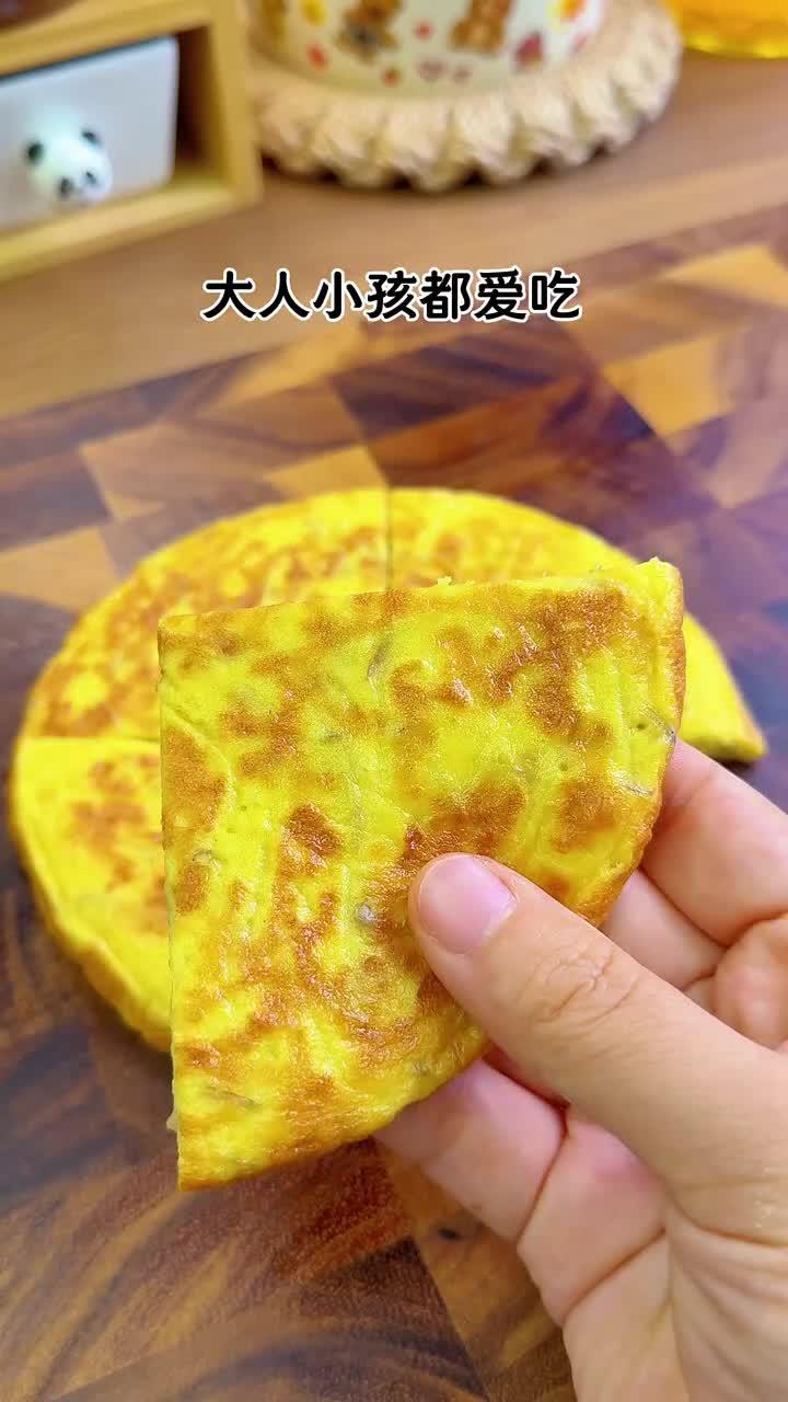宝宝多吃苹果好处多,做成这样的苹果鸡蛋饼,香甜软糯,奶香浓郁,大人小孩都爱吃