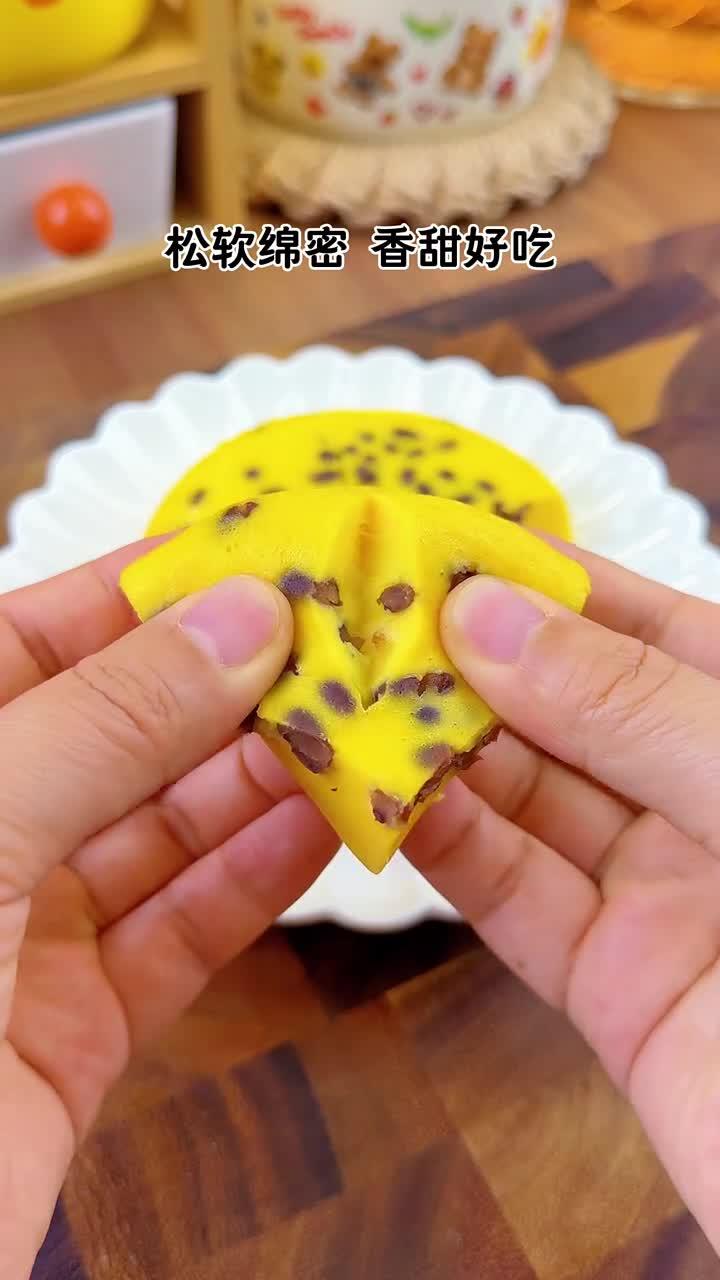 不用烤箱不用打发,搅一搅蒸一蒸就能做好吃的酸奶蛋糕,松软绵密香甜好吃