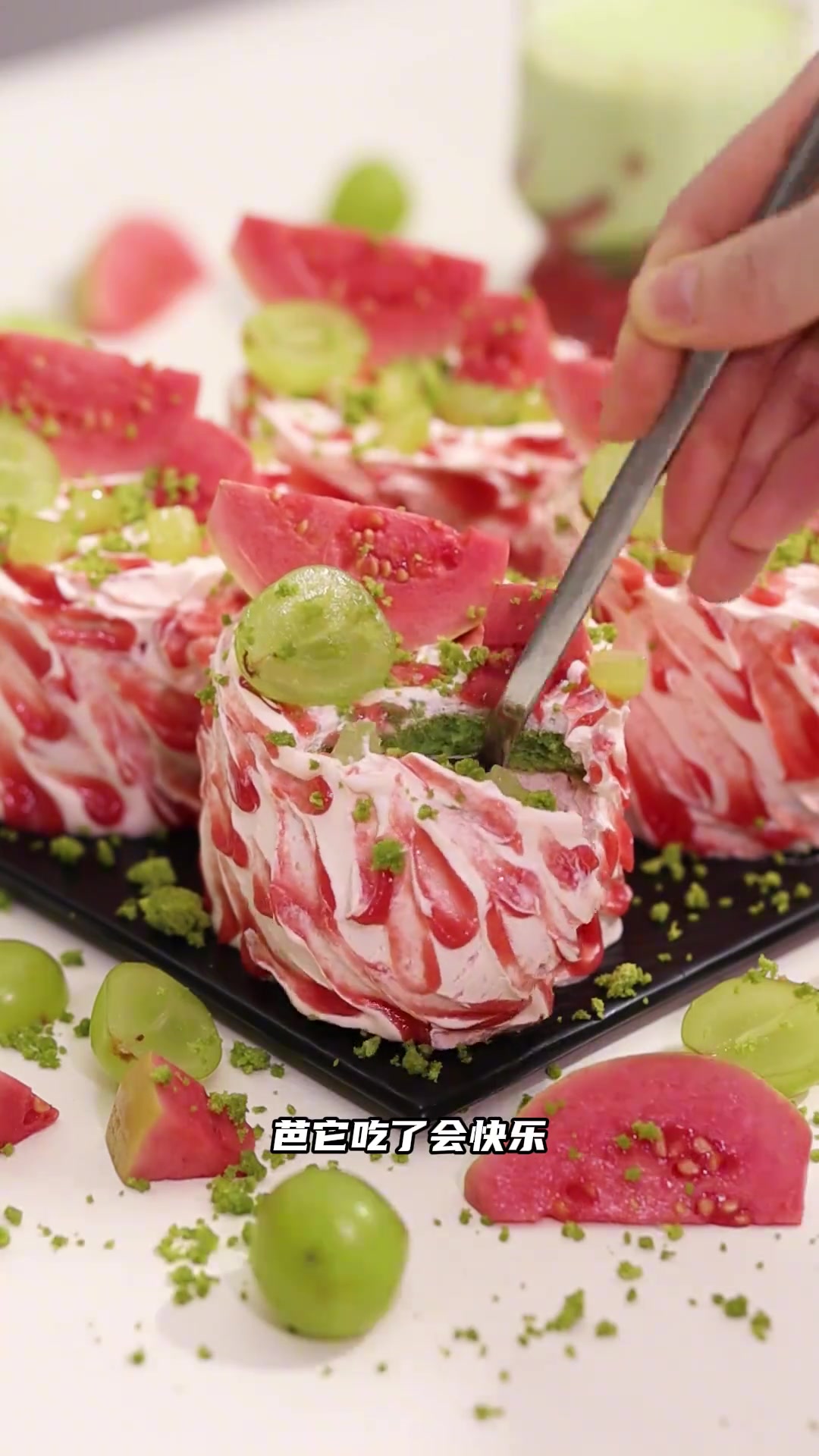 芭乐流心蛋糕的花语是…。。 芭它吃了会快乐但要留心蛋糕被偷吃