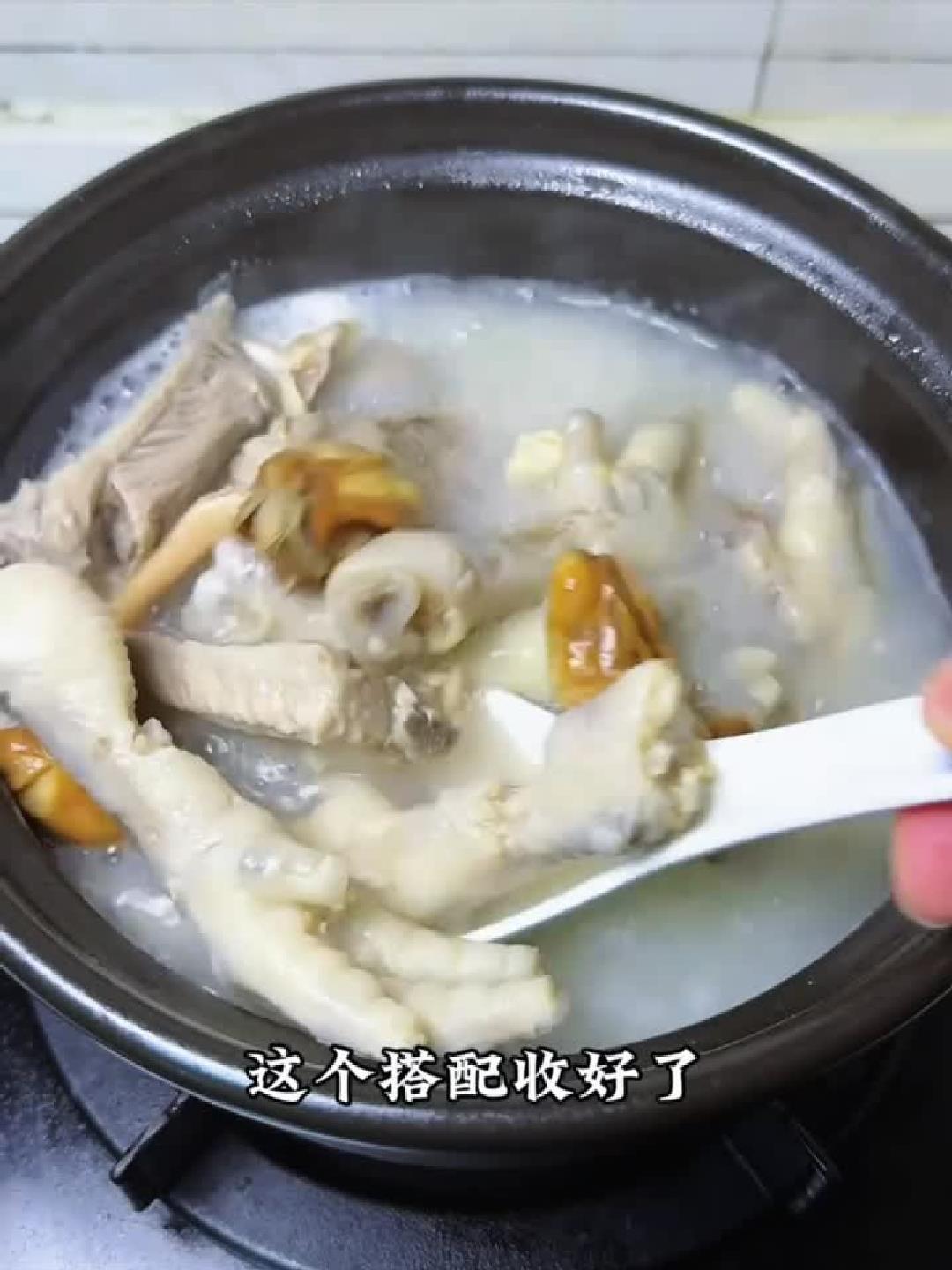 一碗荠菜粥，湿气重的姐妹这样喝，整天都元气满满！