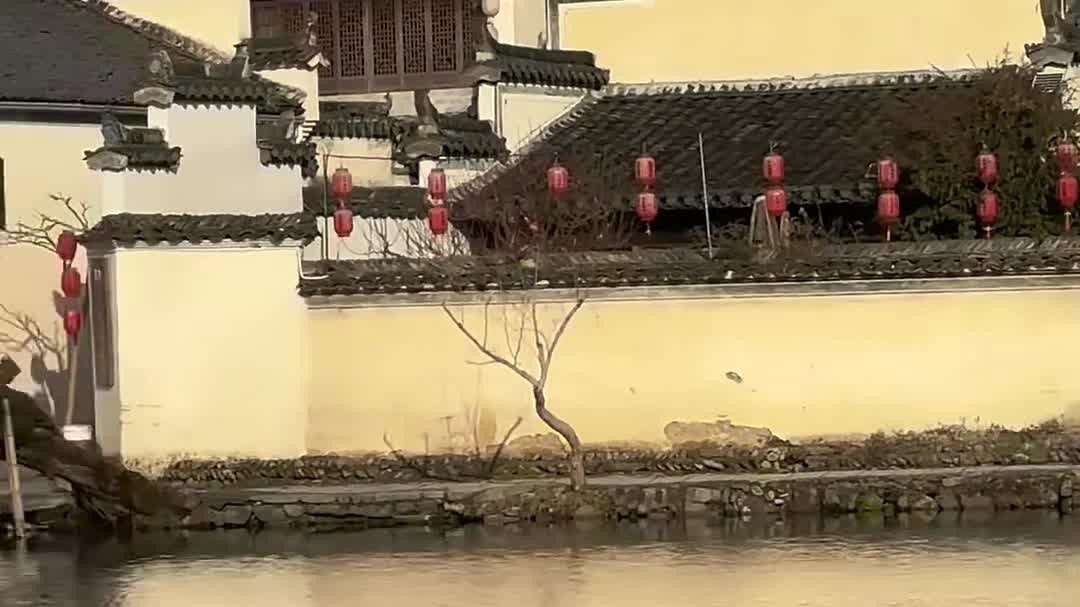 小桥流水桃源家,粉墙黛瓦马头墙,这是对徽派建筑生动而形象的描