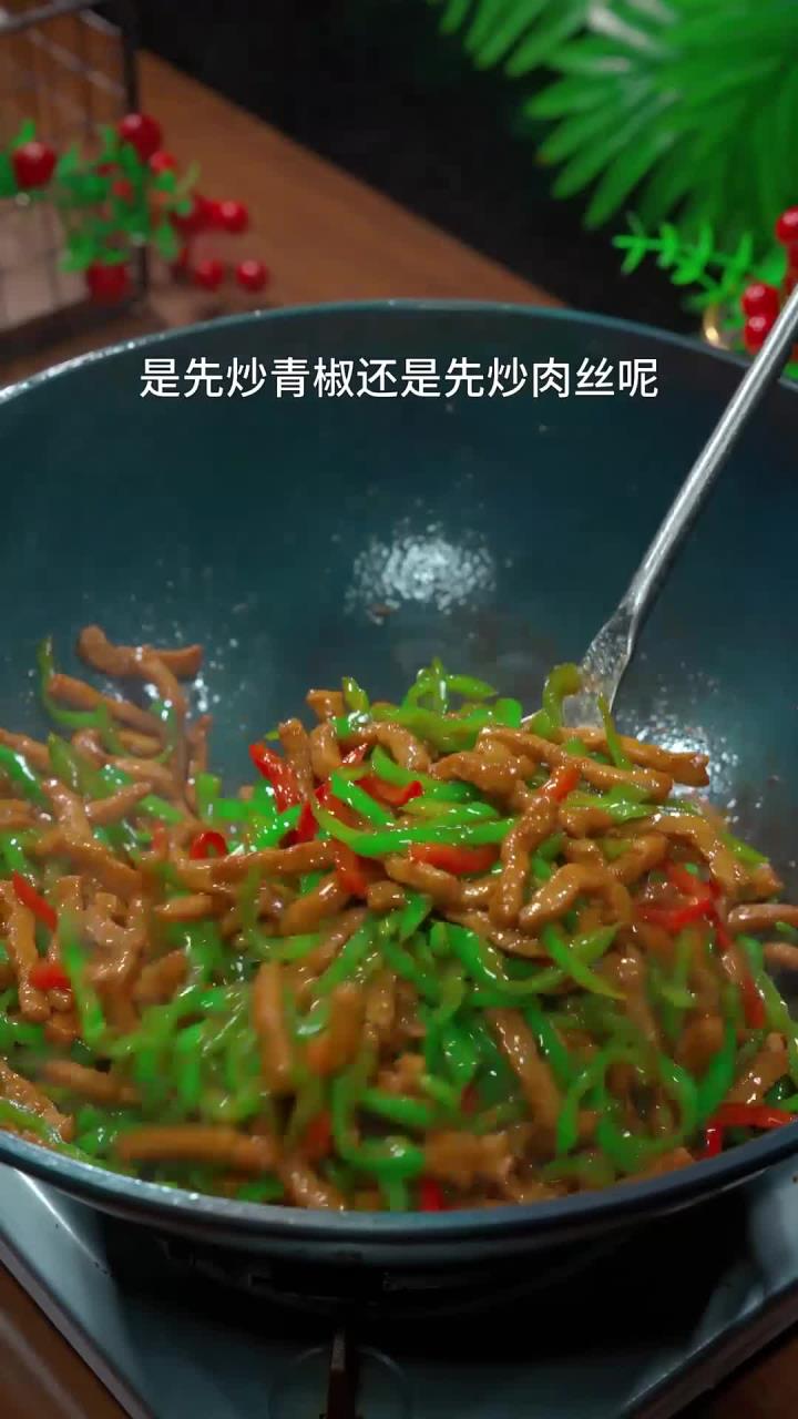 又是一道简单下饭的家常菜,做法特别简单,真正的下饭神器青椒炒肉丝