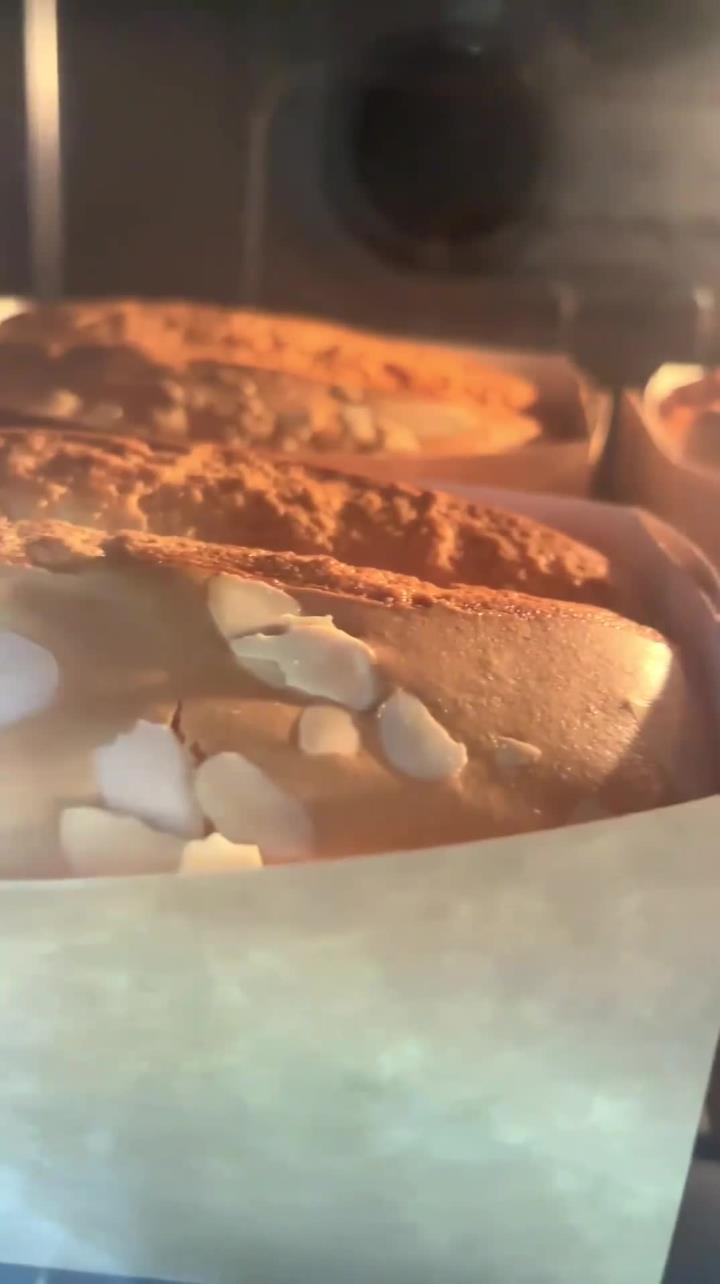 不加泡打粉,一次就可以解锁的金枕蛋糕,不塌陷不回缩做法还巨简单