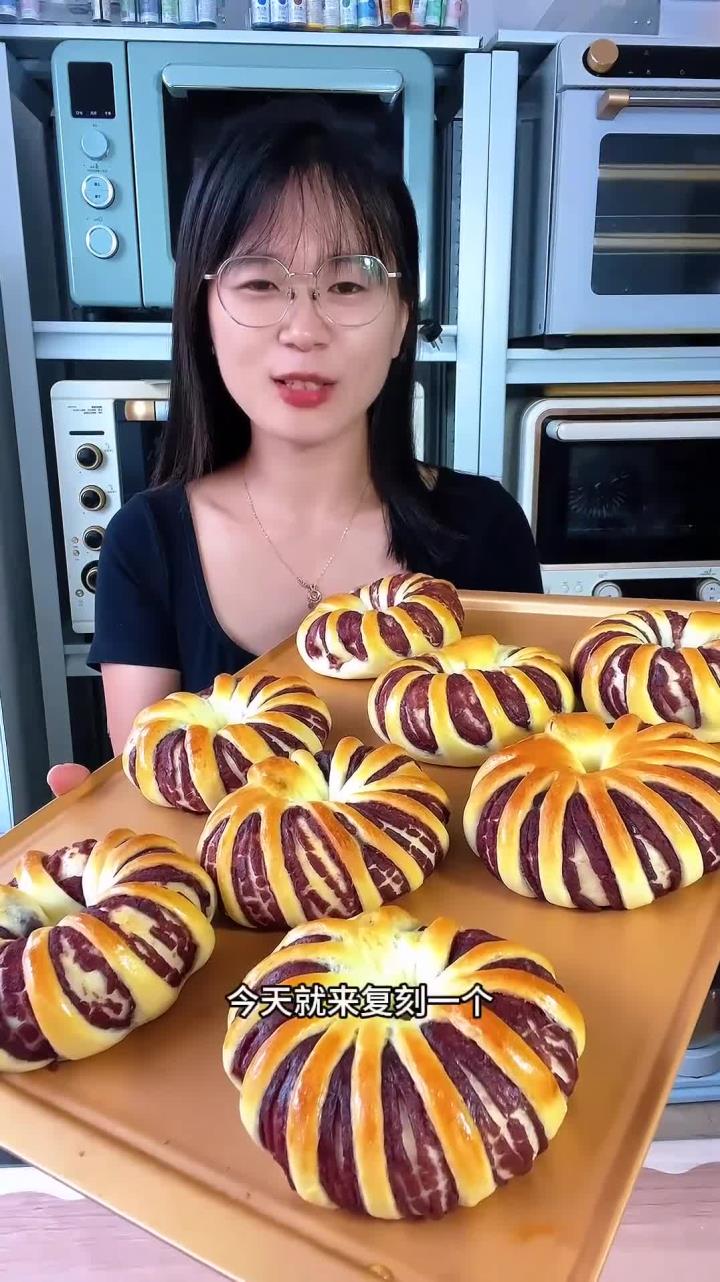 今天复刻小时候经典的豆沙面包圈,满满的小时候的味道,松软香甜百吃不腻