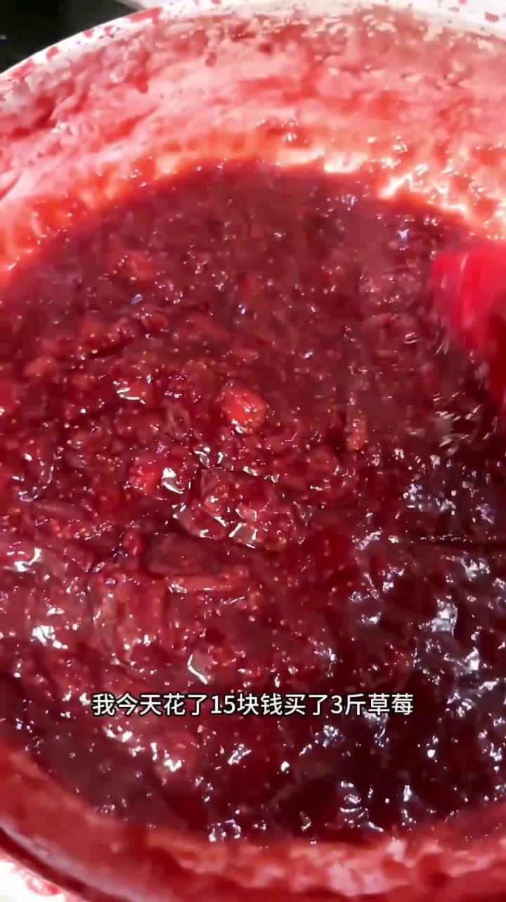 酸酸甜甜的草莓酱,做蛋糕夹心真的太好吃了