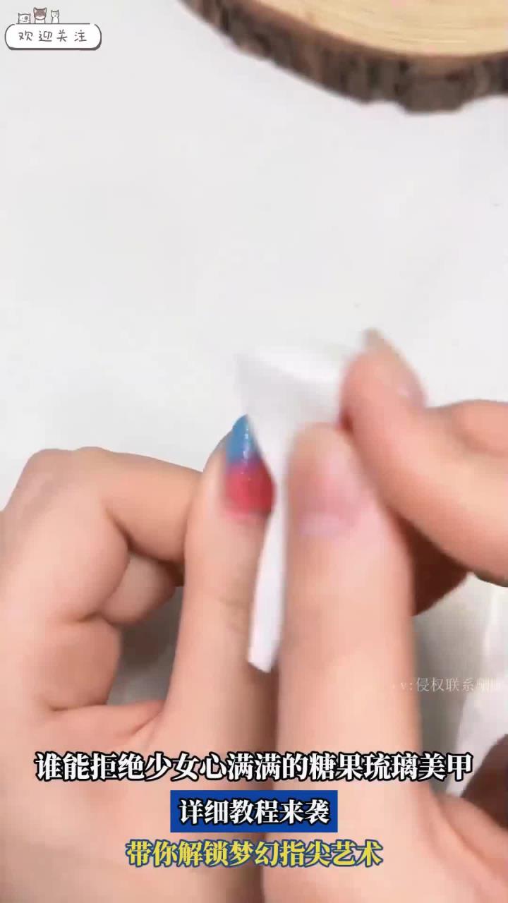 谁能拒绝少女心满满的糖果琉璃美甲？详细教程来袭，带你解锁梦幻指尖艺术
