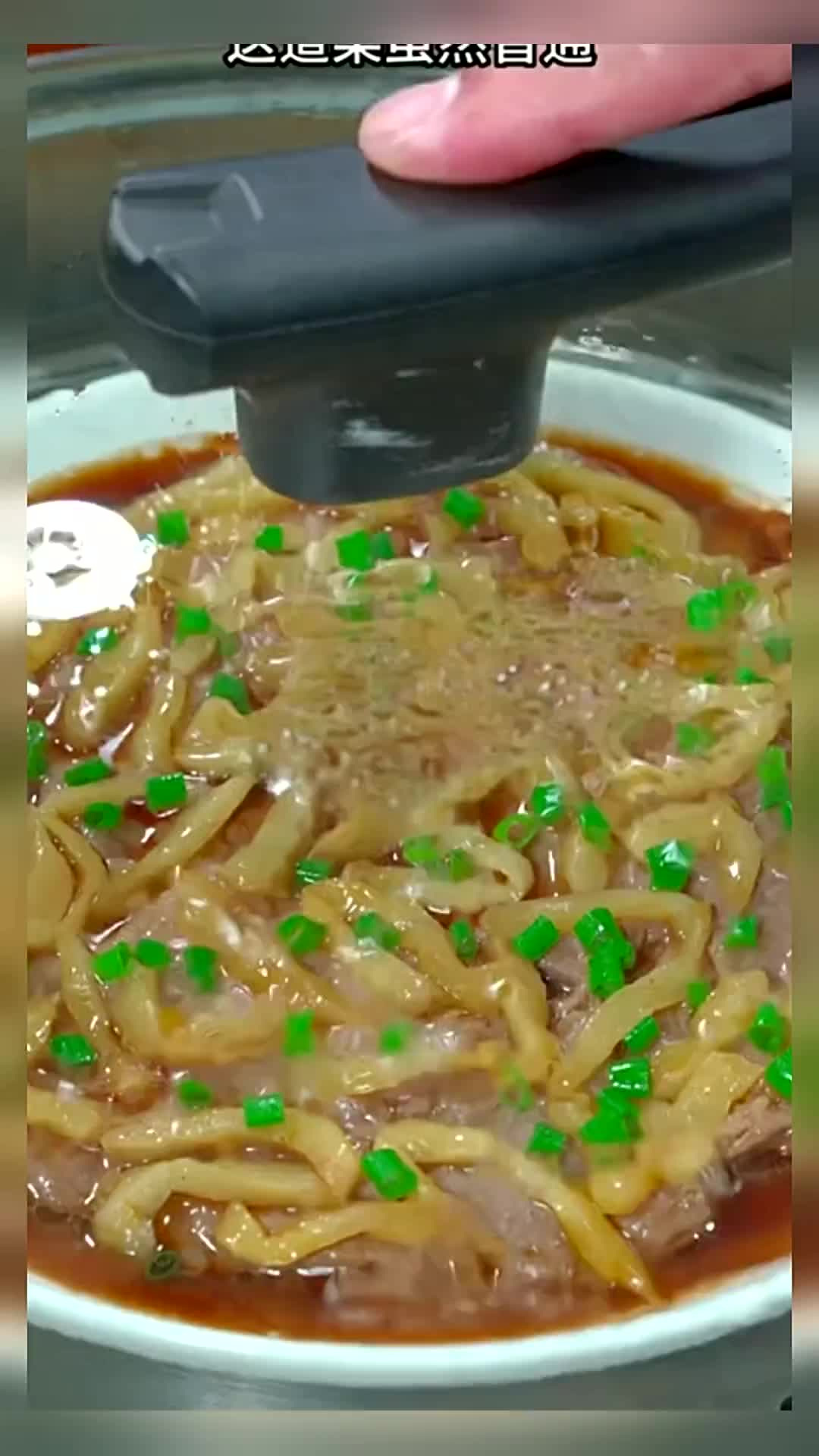 今天试了这道广东人从3岁吃到80岁的榨菜蒸猪肉 确实是好吃下饭