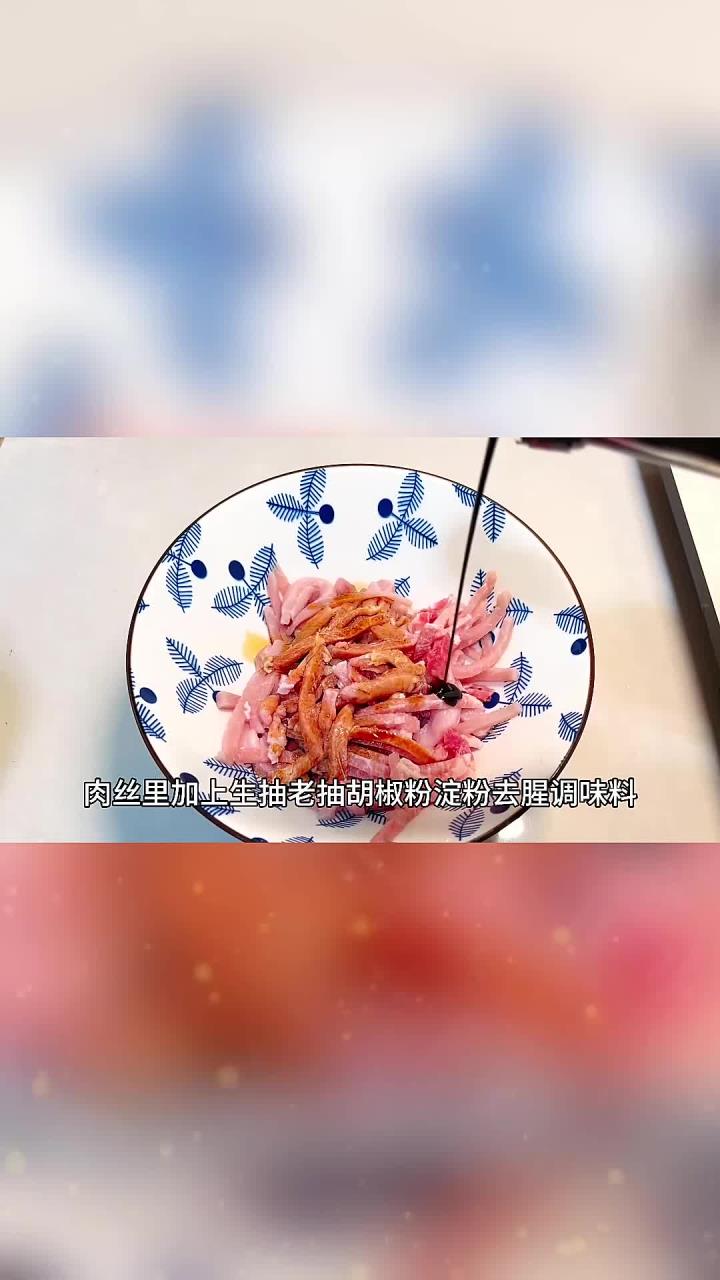 十分钟搞定简单家常菜青椒肉丝和米饭拌一起老香了妥妥下饭菜