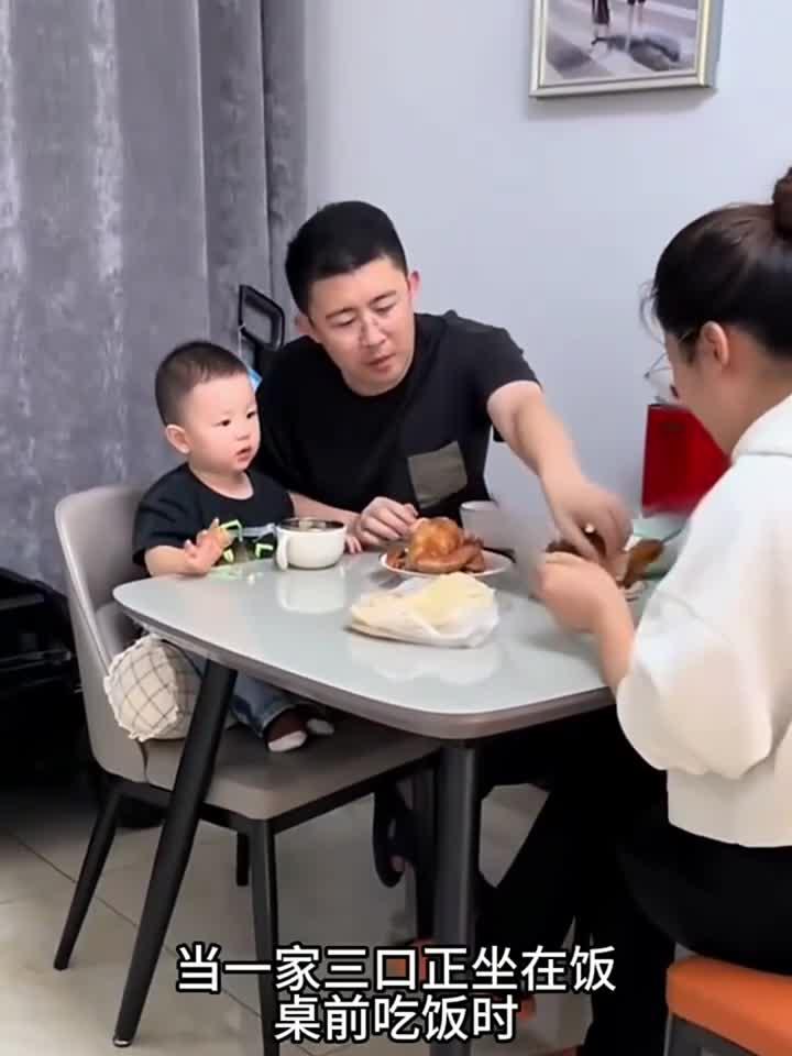 或许这便是言传身教吧 真是太可爱了