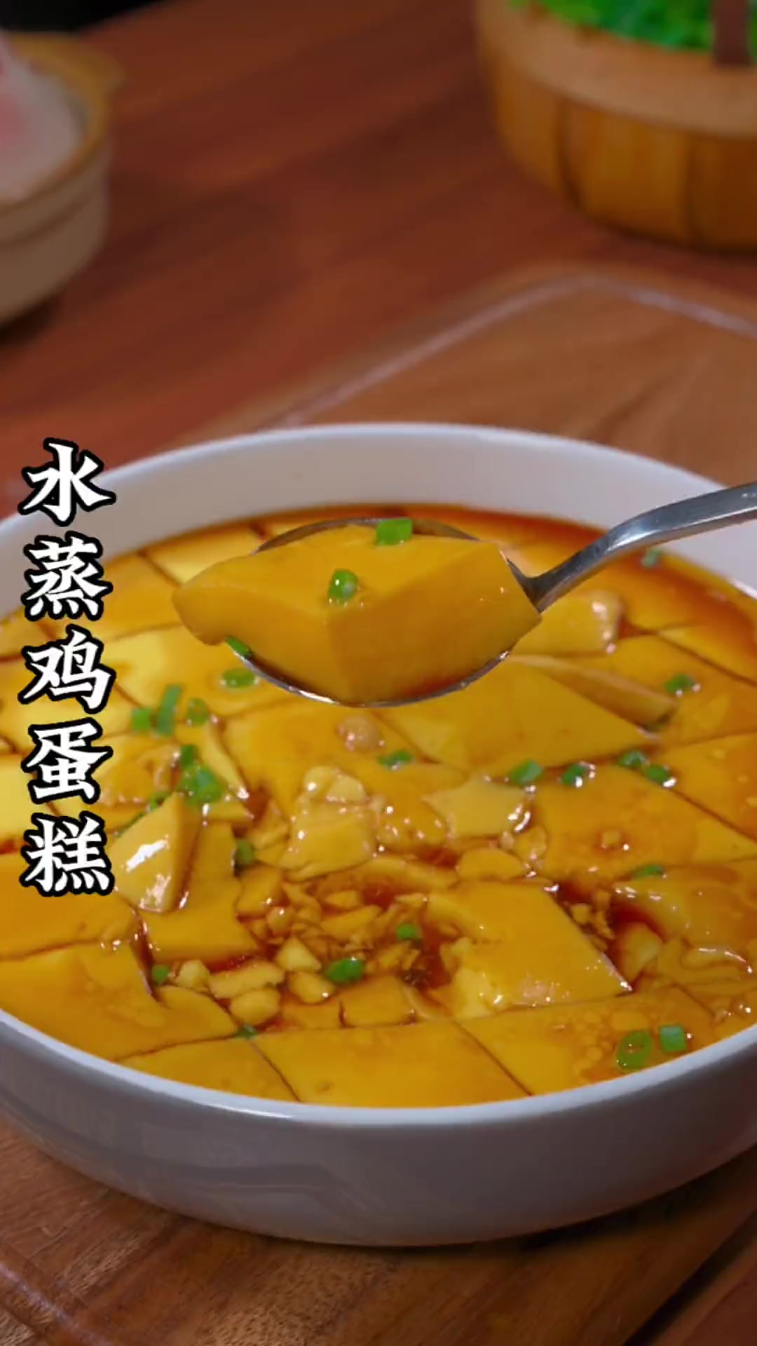 很多人爱吃鸡蛋糕 但是在家怎么也做不好 这个视频看完保证你一
