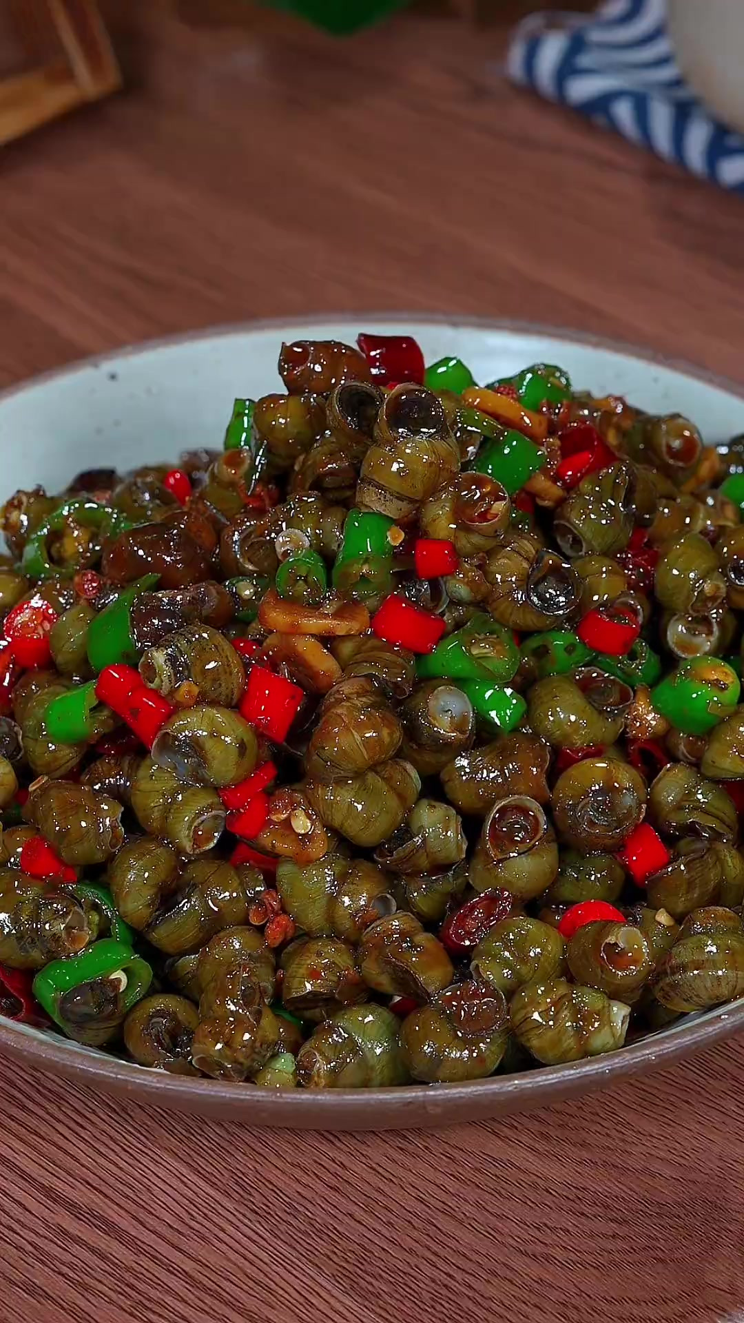 以后想吃炒螺蛳，再也不用去大排档了，像这样自己在家做其实很简