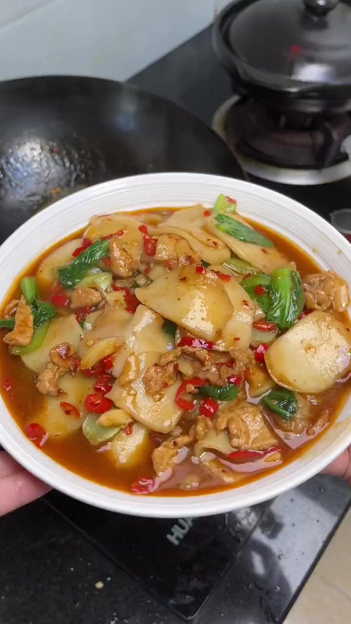 我们江西人喜欢吃年糕的程度不亚于米粉，以前放学不是吃粉就是年