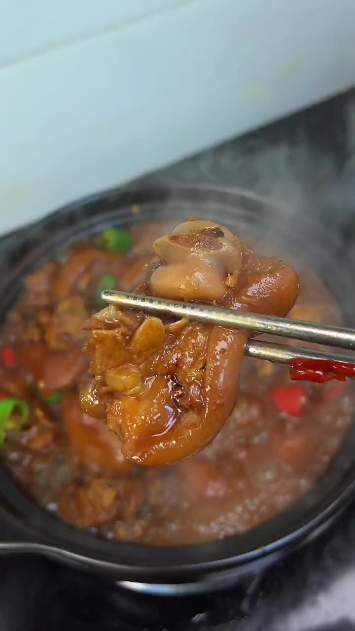 欢迎收看江西人的年夜饭菜单之《红烧猪蹄》