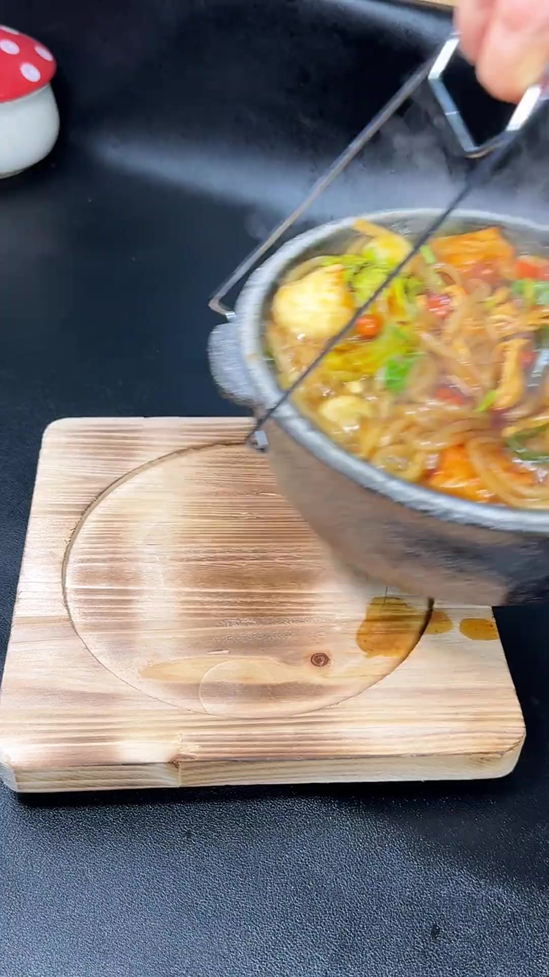 香喷喷热乎乎的砂锅麻辣烫,做法简单,巨好吃