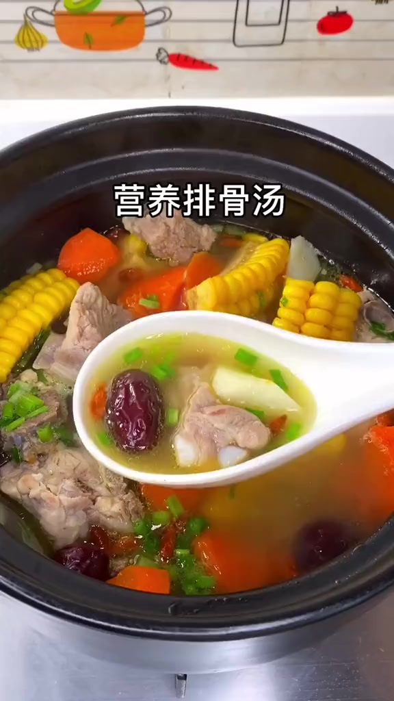 假期在家给家人煲一锅胡萝卜山药排骨汤，营养又美味，LG喝了3