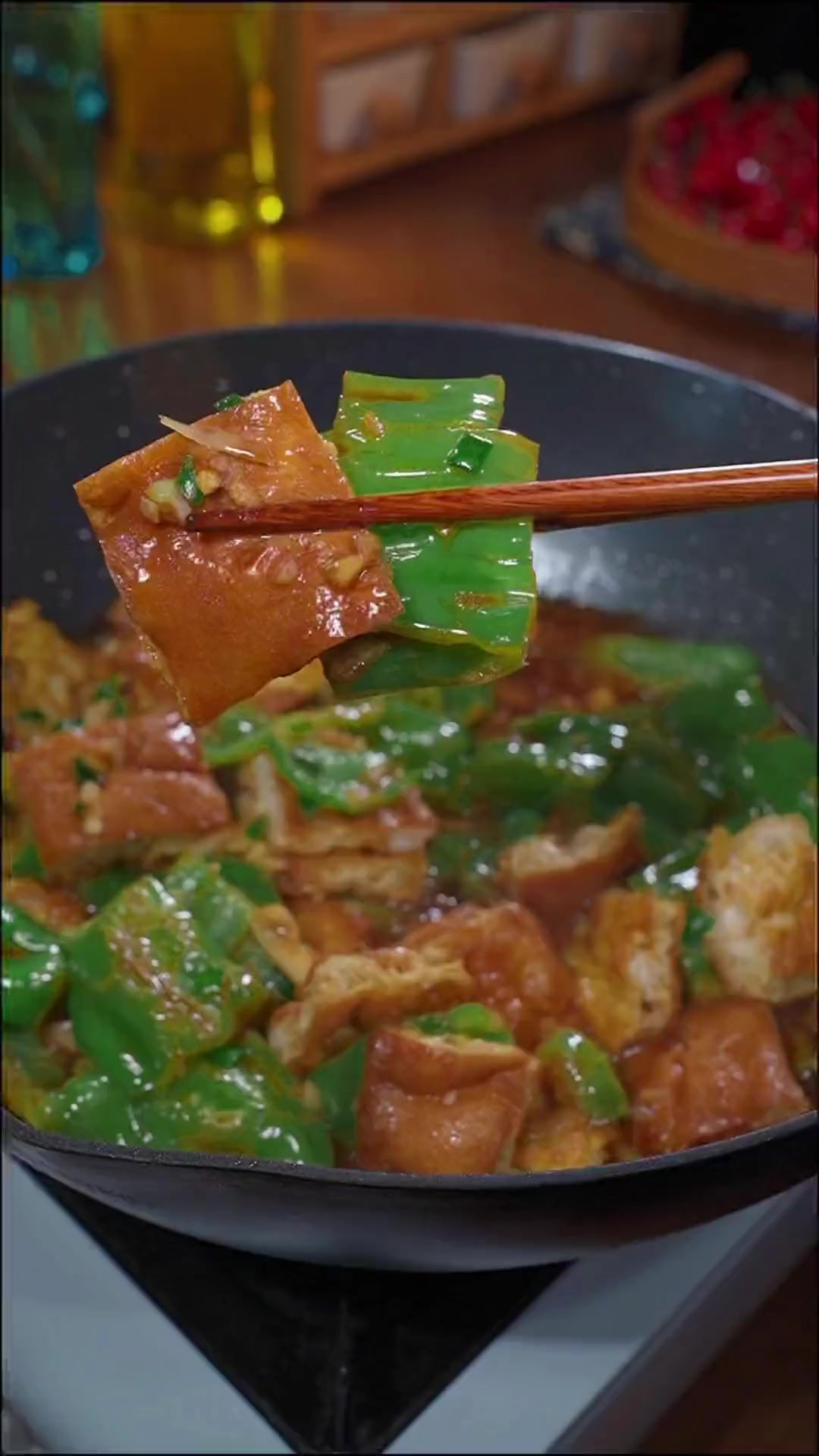 青椒炒鸡蛋好吃有窍门，按照这样做可以多吃几碗饭