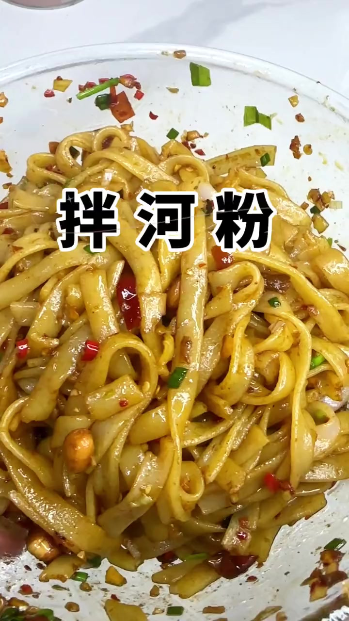 蒸的河粉你肯定没吃过，做法超简单，比汤的炒的都好吃