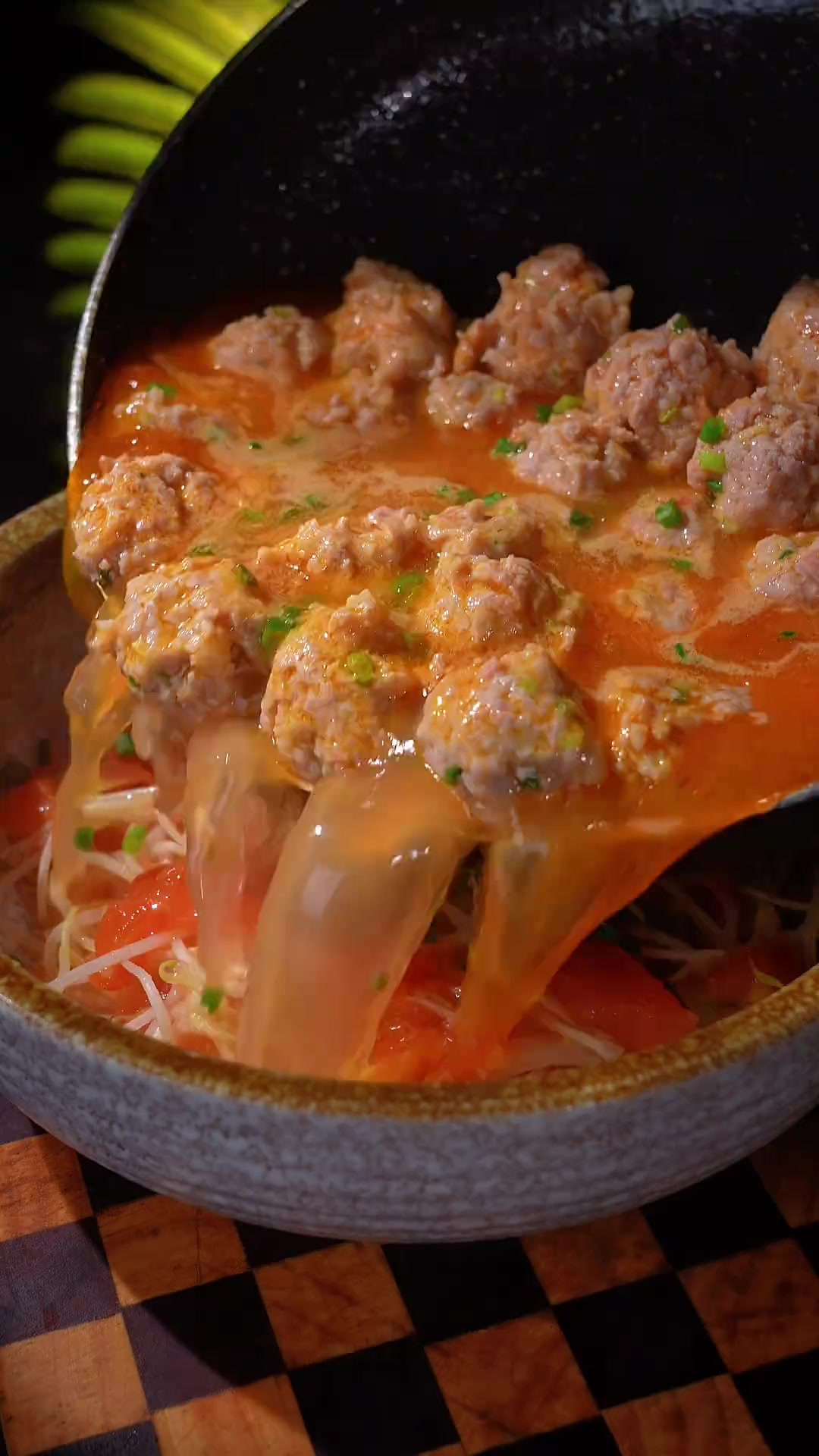 分享一个好吃的豆芽丸子汤