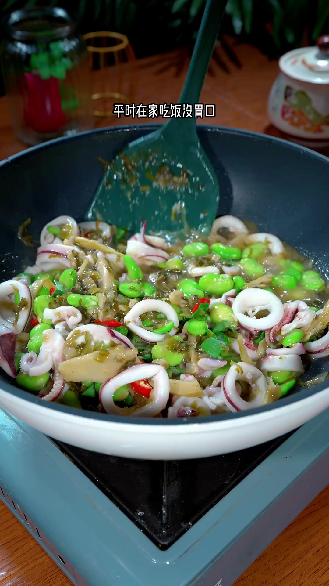 雪菜烧鱿鱼做法 在家不知道吃什么的时候，那你一定要试试这道雪