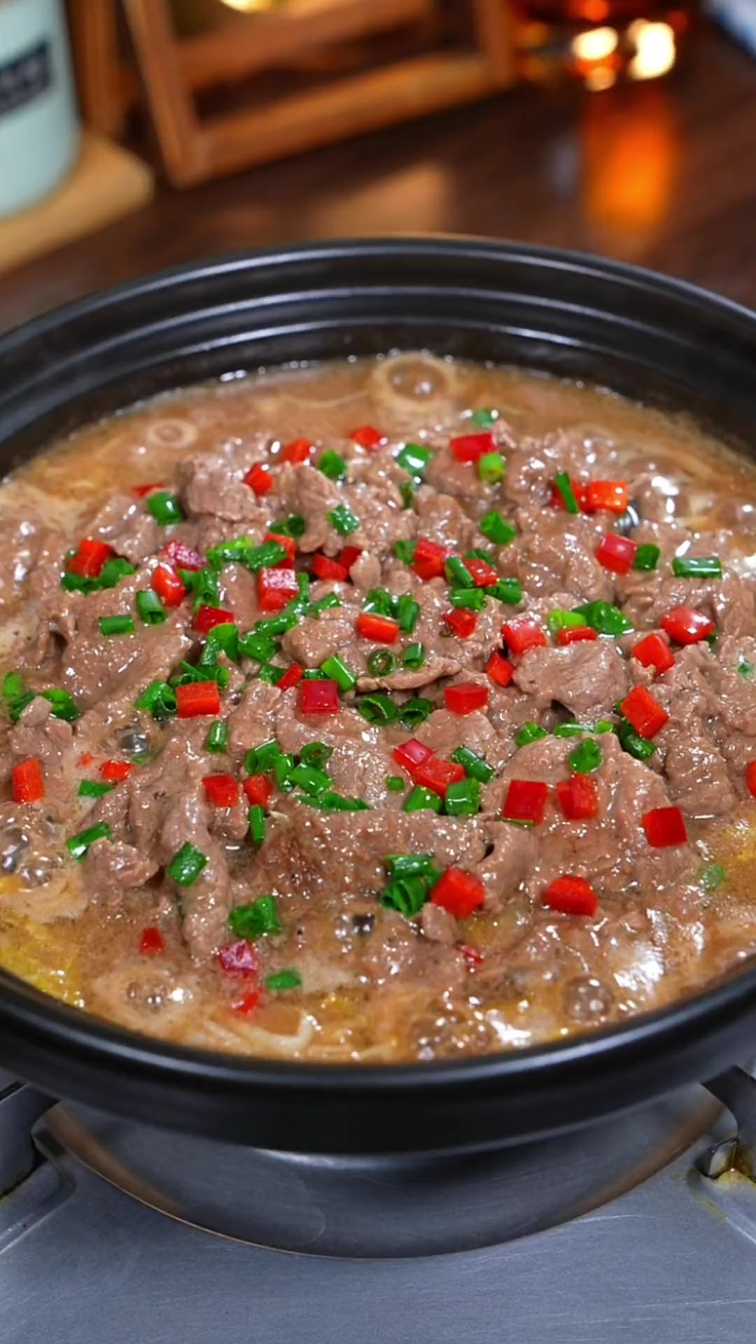 我每周都会给孩子做三次这个黑椒牛肉煲，简单好吃，鲜嫩不塞牙！