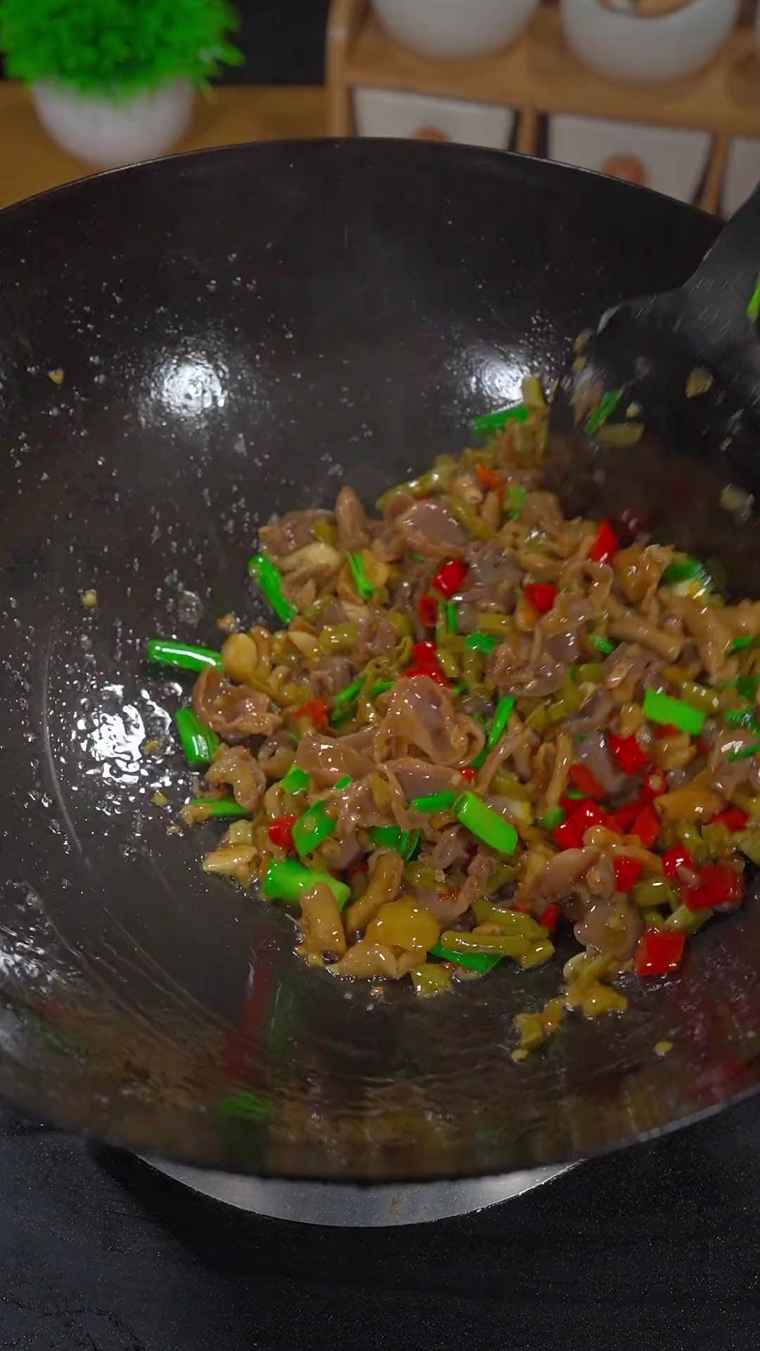 火爆酸辣鸡杂真的太下饭了 酸酸辣辣真的太好吃了