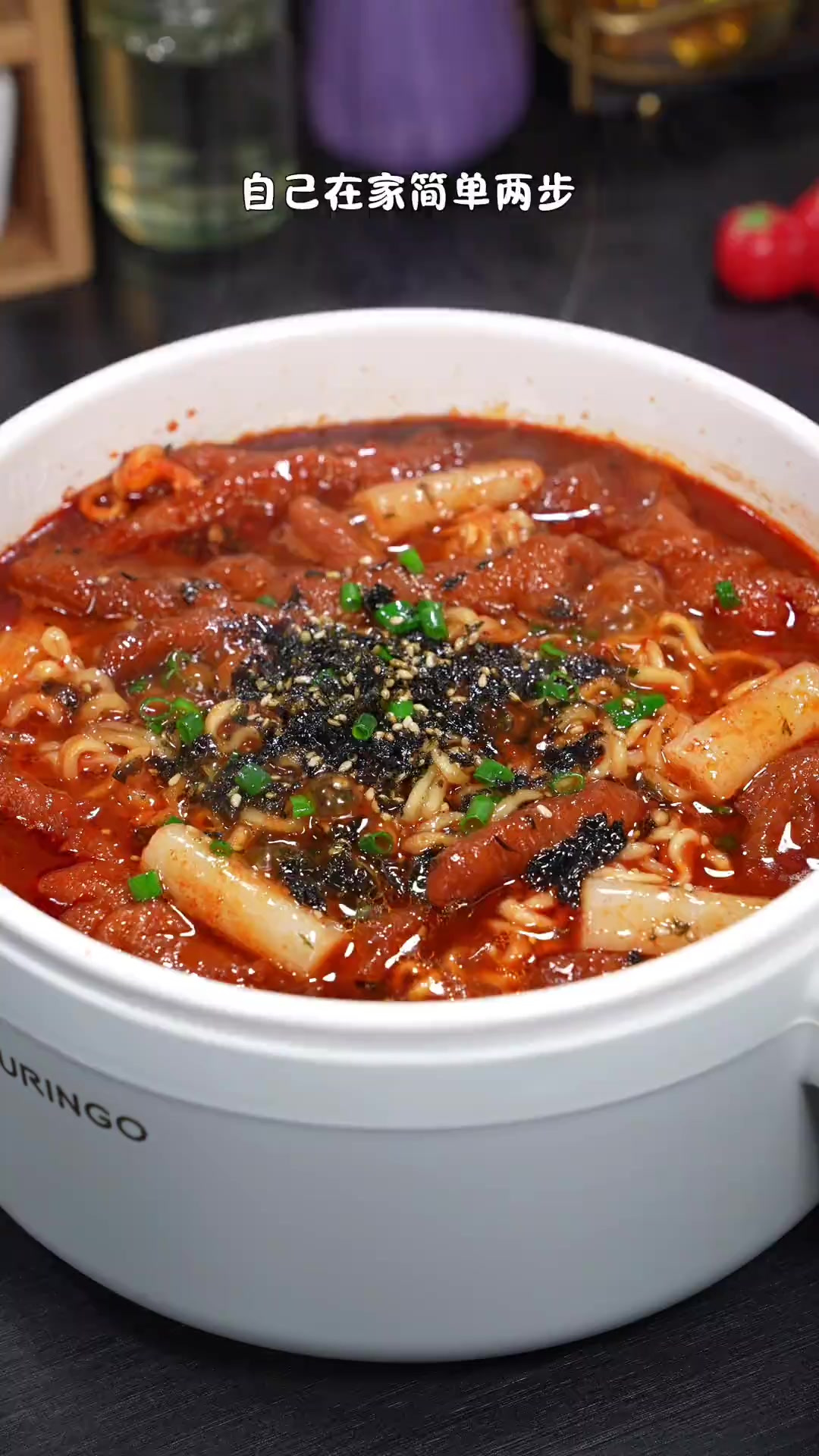 不用出门 自己在家轻松搞定一锅正宗的韩式火辣鸡爪年糕拉面火锅