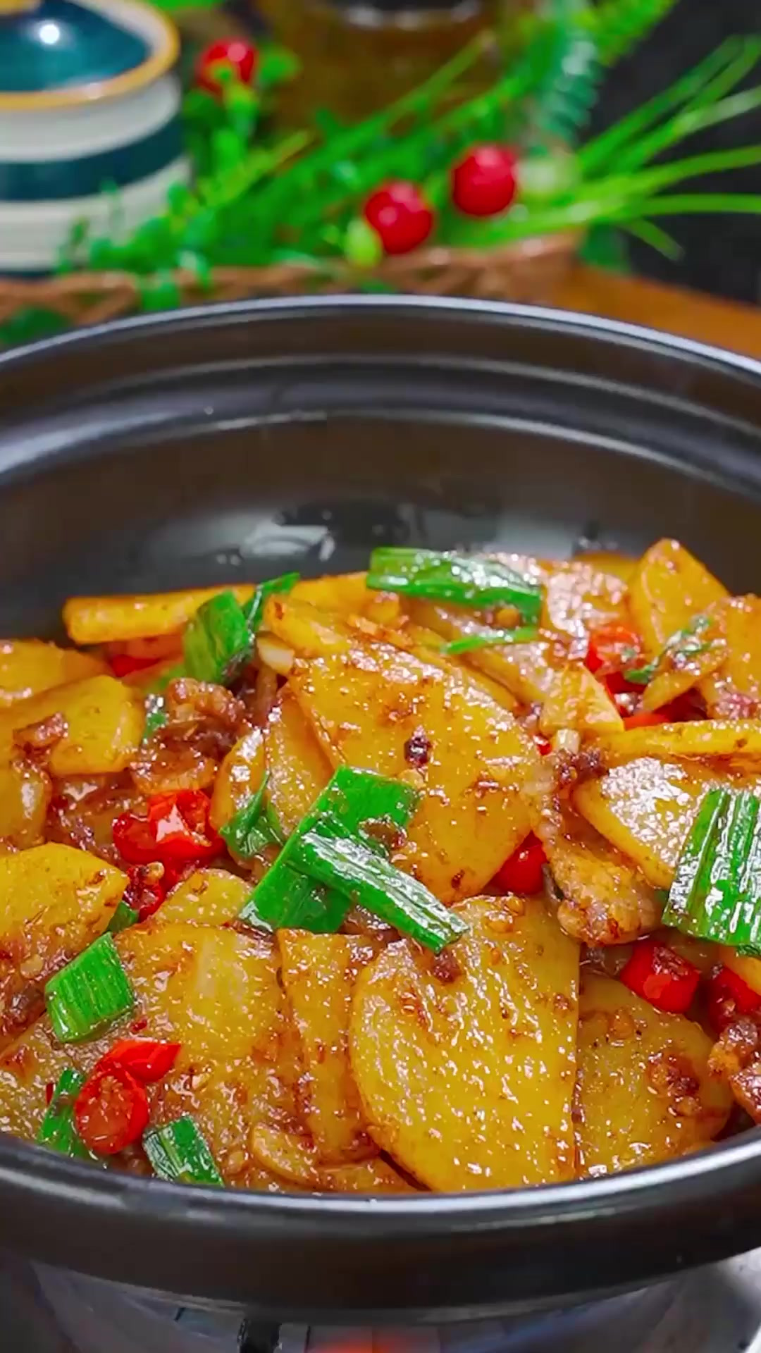 分享一道湖南湘菜，干锅土豆片做法，香辣开胃大人小孩都爱吃