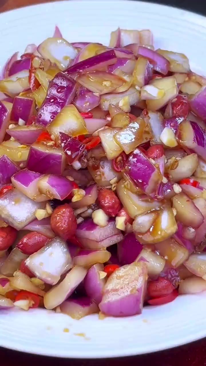 洋葱买回家你就像我这样做,做法简单清脆爽口,多吃洋葱好处多多