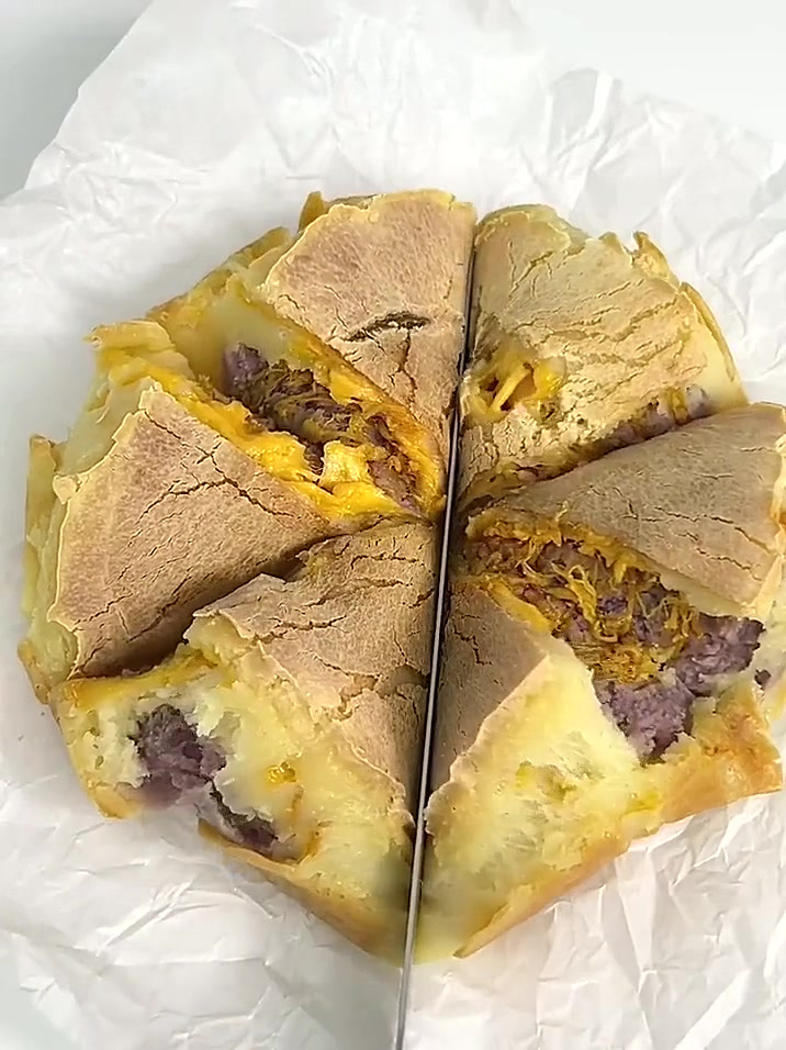 芋泥肉松芝士爆浆年糕 天冷啦 来块儿热乎乎的烤年糕吧～