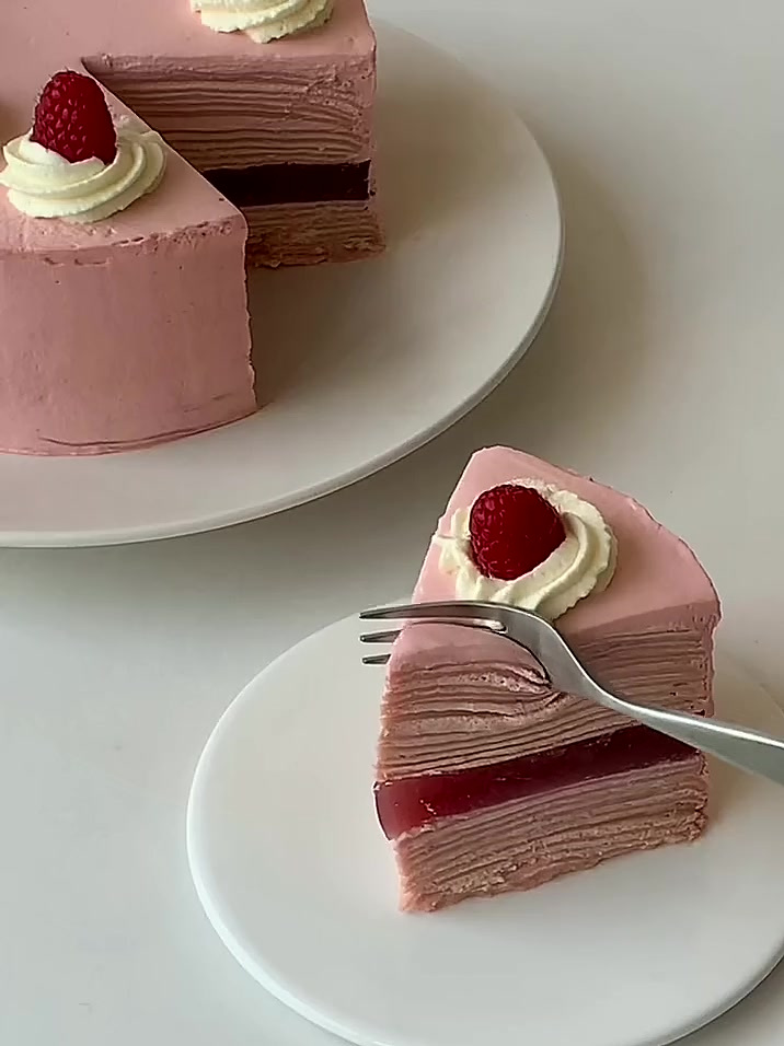 美食分享复古树莓千层蛋糕 粉色心动