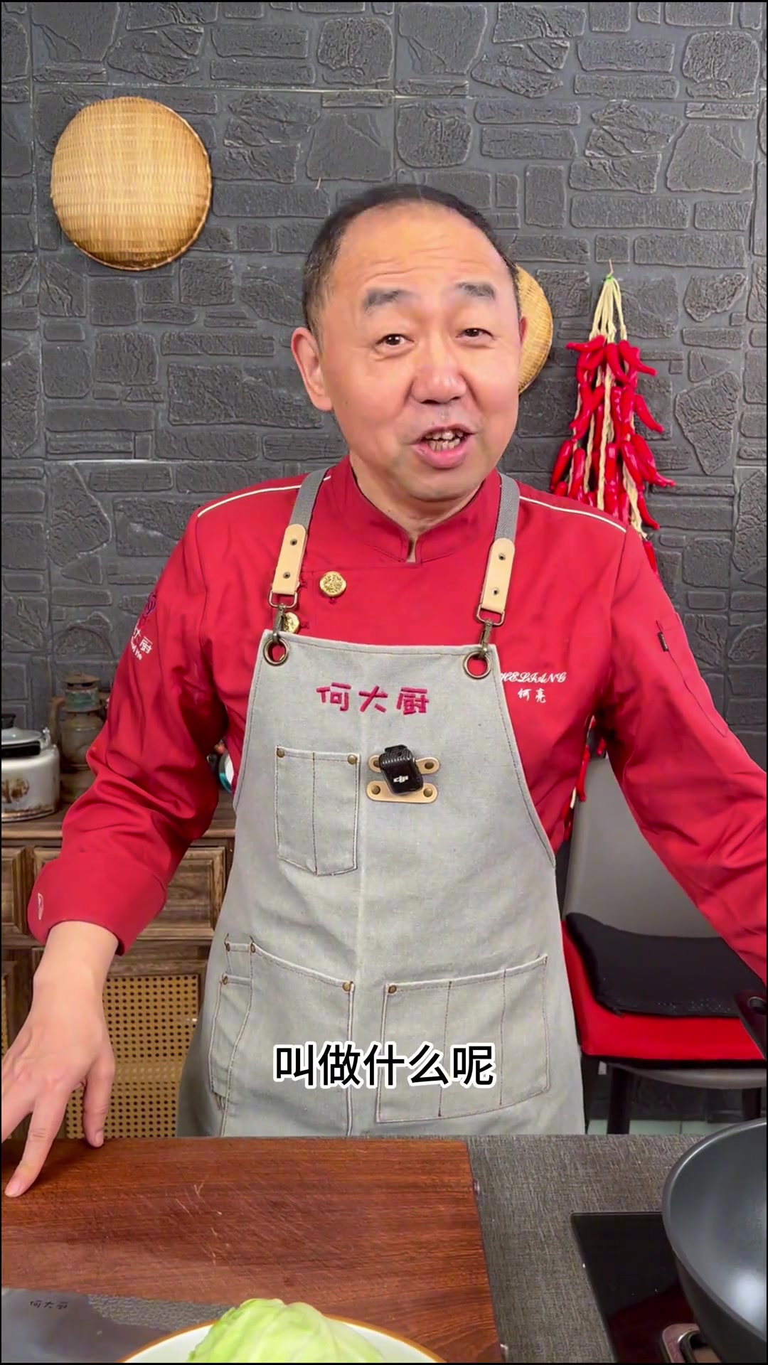 吃不腻的手撕包菜 虽然是素菜，比肉还好吃，看着做法简单，但要想做的好吃不出汤也是需要技巧的