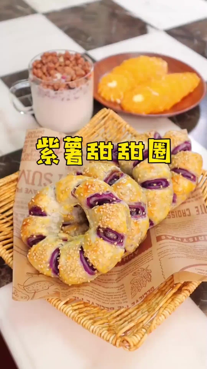一张手抓饼就可以做紫薯甜甜圈,好看又好吃,试试吧很简单儿童营养早餐 紫薯甜甜圈