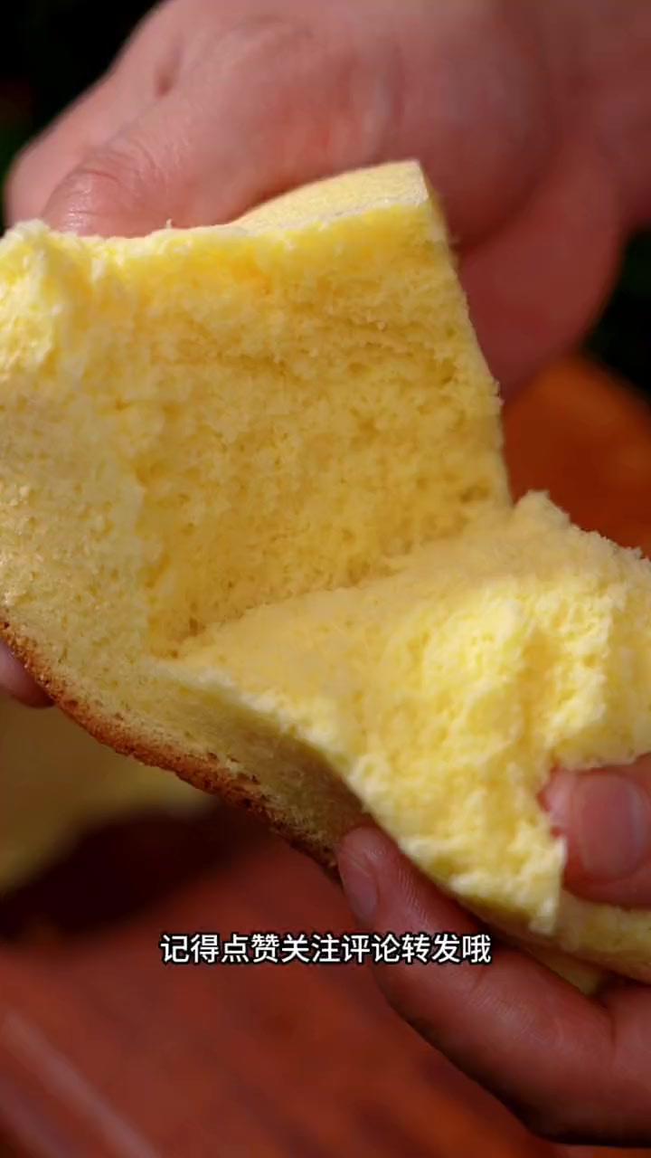 小朋友想吃蛋糕，只要家里有鸡蛋就可以自己做，蓬松宣软，特别好