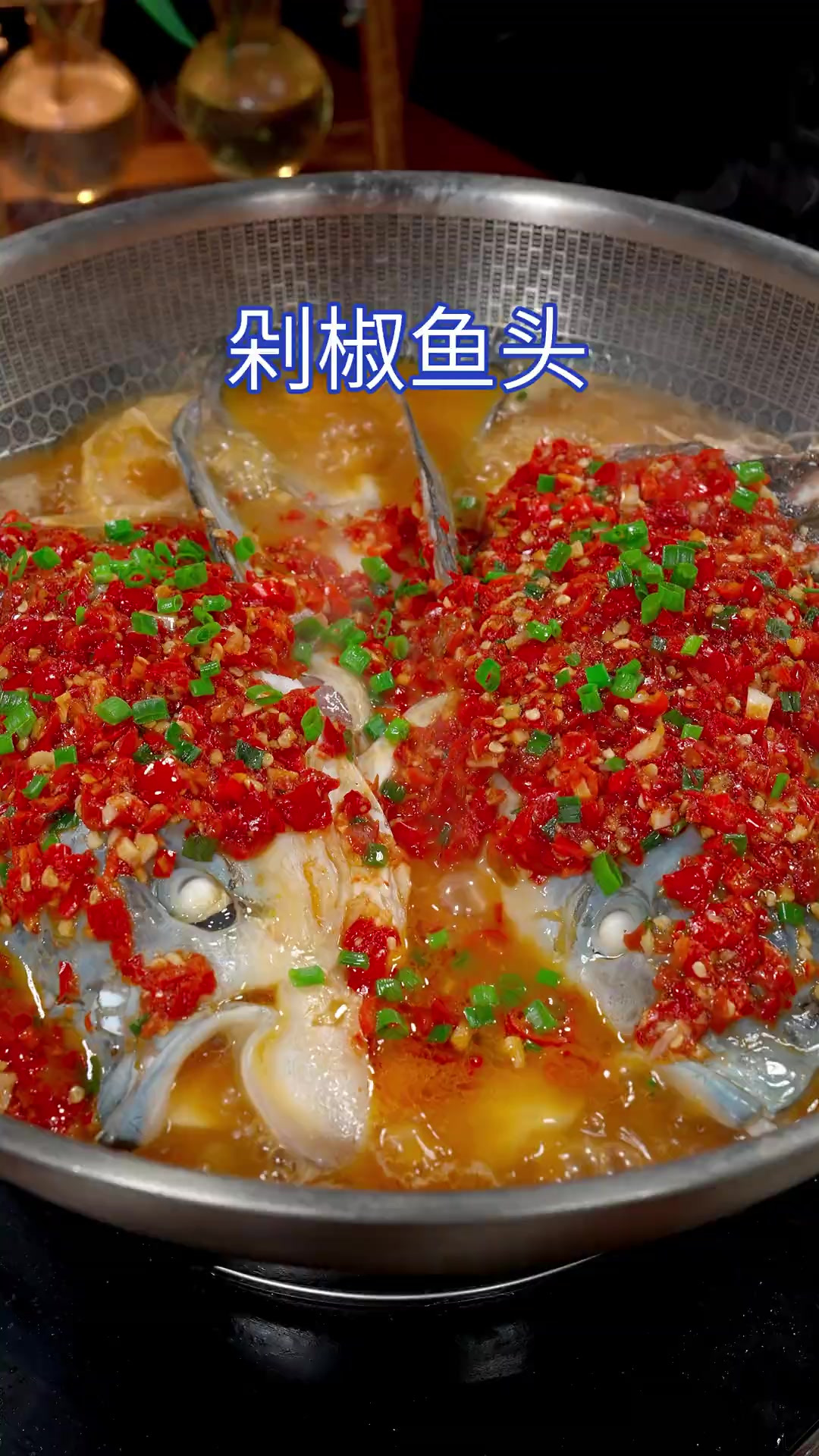 马上就要过年了，年夜饭一定少不了这道剁椒鱼头。寓意鸿运当头