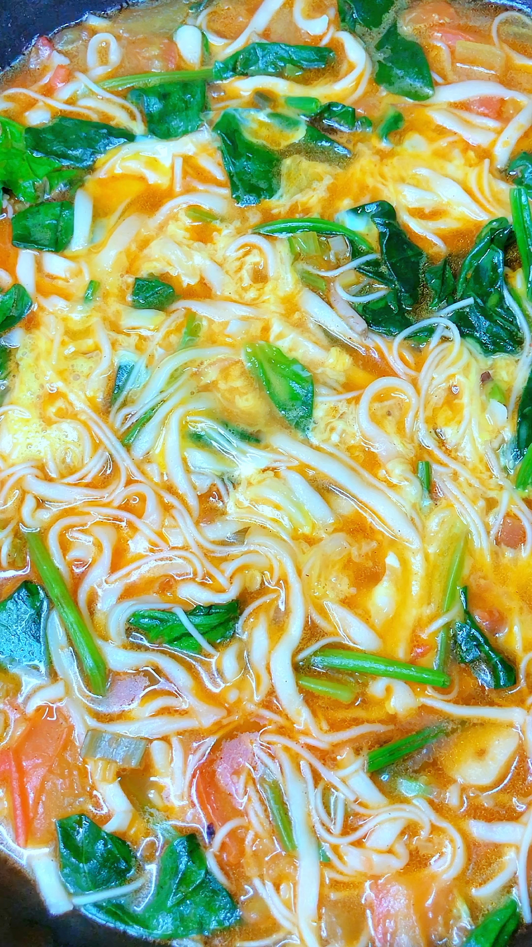 用西红柿,鸡蛋,菠菜做一道炝锅汤